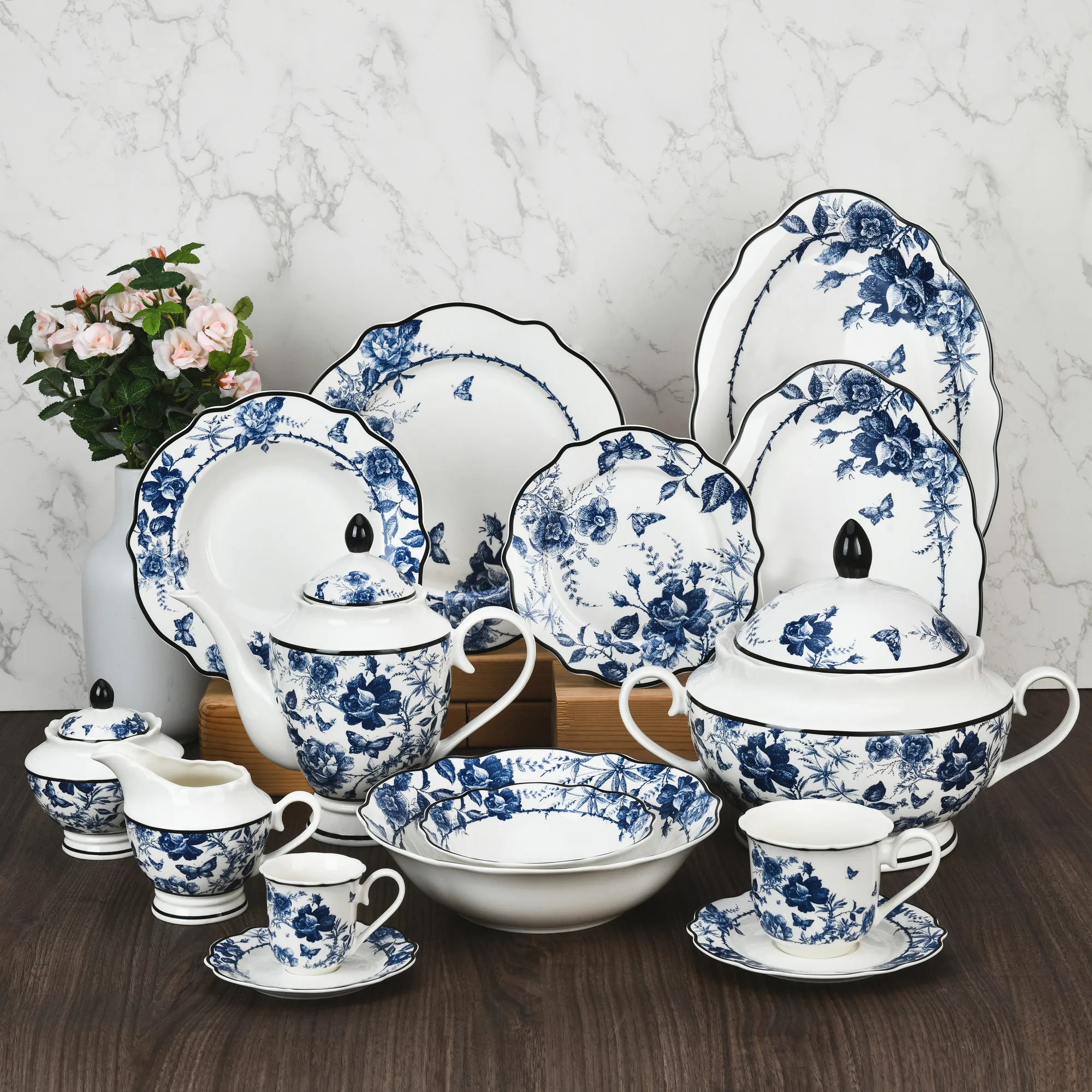 Chaozhou Blue Pattern Gold Rim Chinese Flower Porcelain Dinner Plate Bone China Dishes Plate Sets Restaurant Dinnerware Set