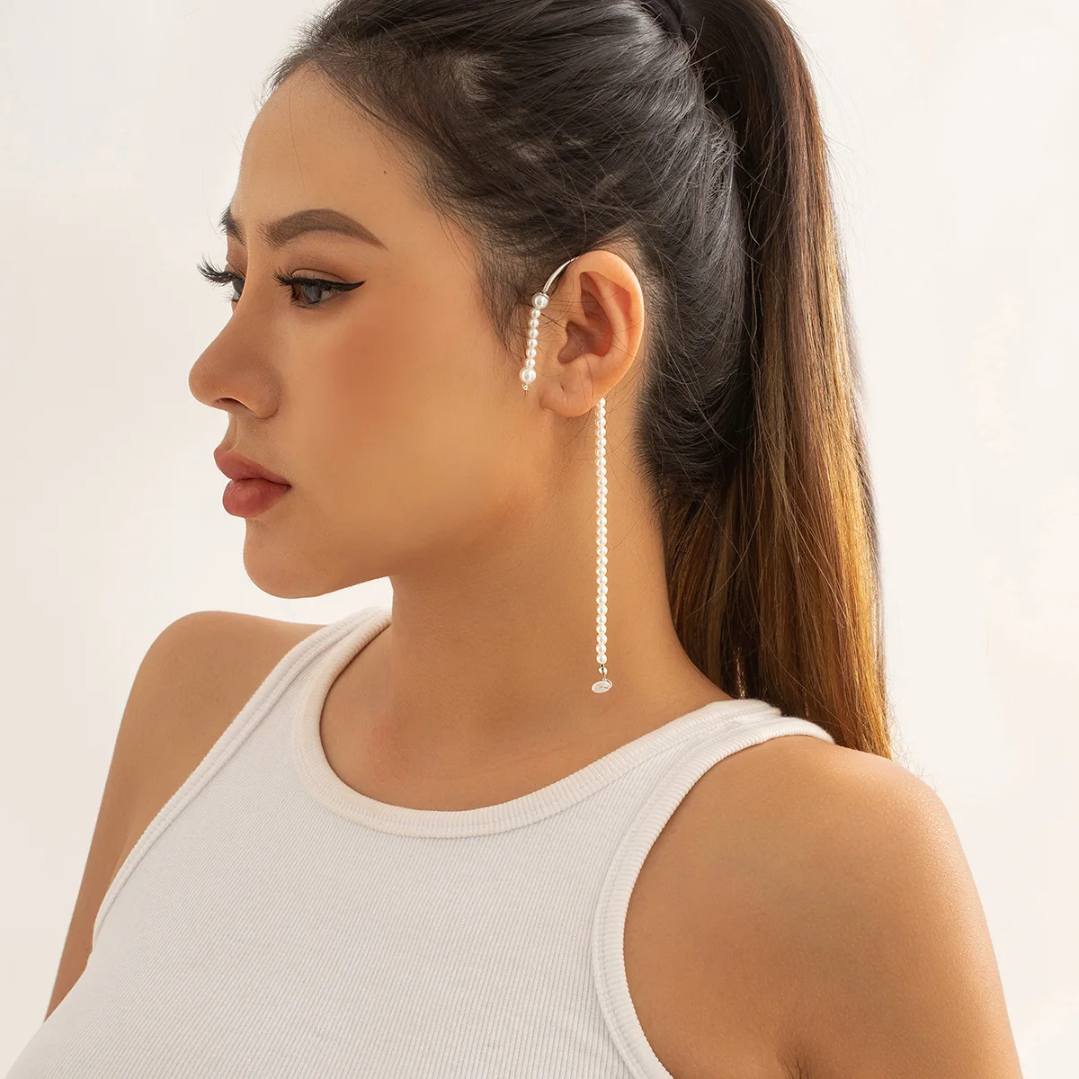 Fashion Accessories Women Pearl  Earrings For Earphone Loss Protective  Anti-lost Ear Clip For Earphone Bluetooth headset