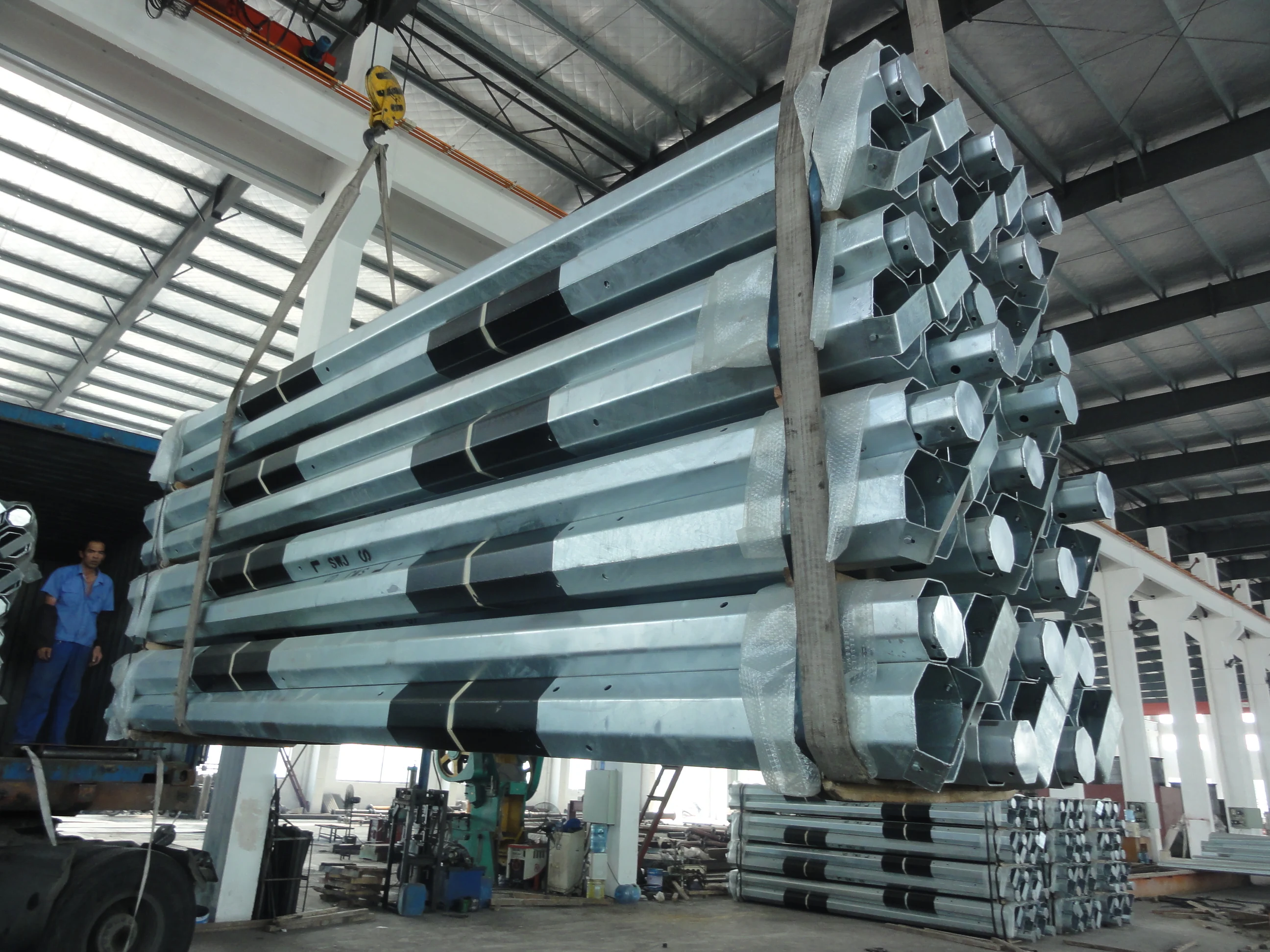 Solar Street Light Pole Supplier Polygonal 9 Meters LED 2015 Hot Sale 9m Lamp Post Factory in China 50 Years 15 Years ASTM A123