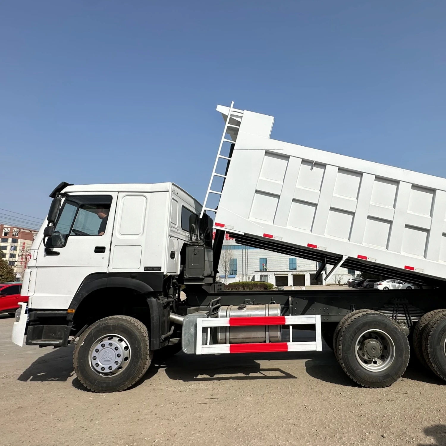 New Sinotruck Howo dump truck 6x4 8x4 8 Ton Construction Waste Truck Dump truck Tipper Lorry