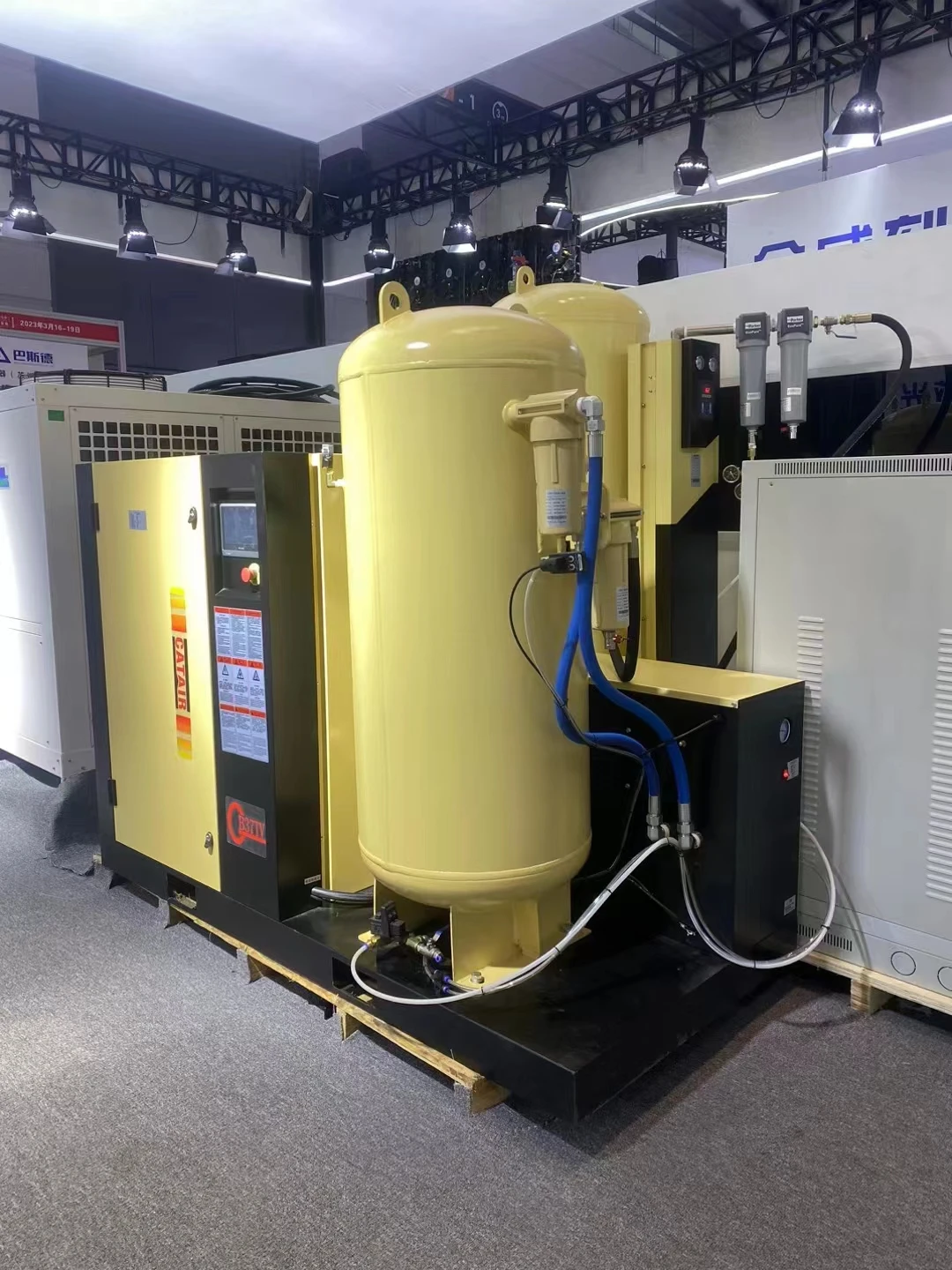 four in one high pressure screw air compressor 1.55 m pa  for fiber laser cutting machine air tank freeze dryer filter