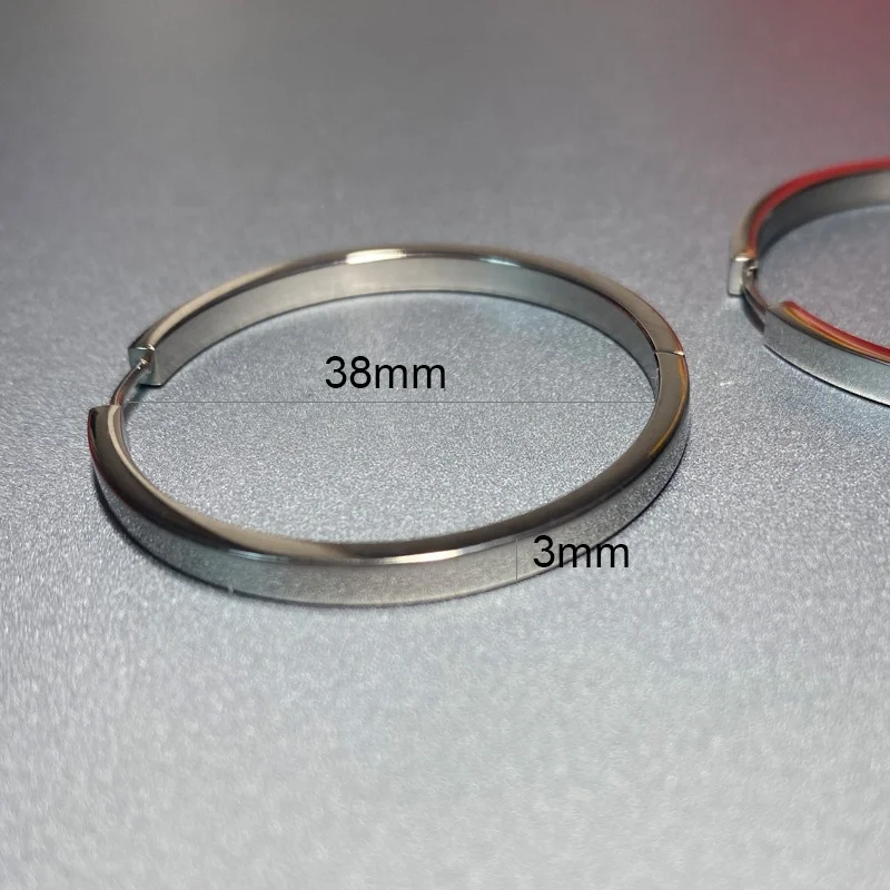 Wholesale Implant Grade Titanium Hypoallergenic Hoop Earrings for Women Sensitive Ears Non Tarnish 18k Gold Plated Ear Jewelry