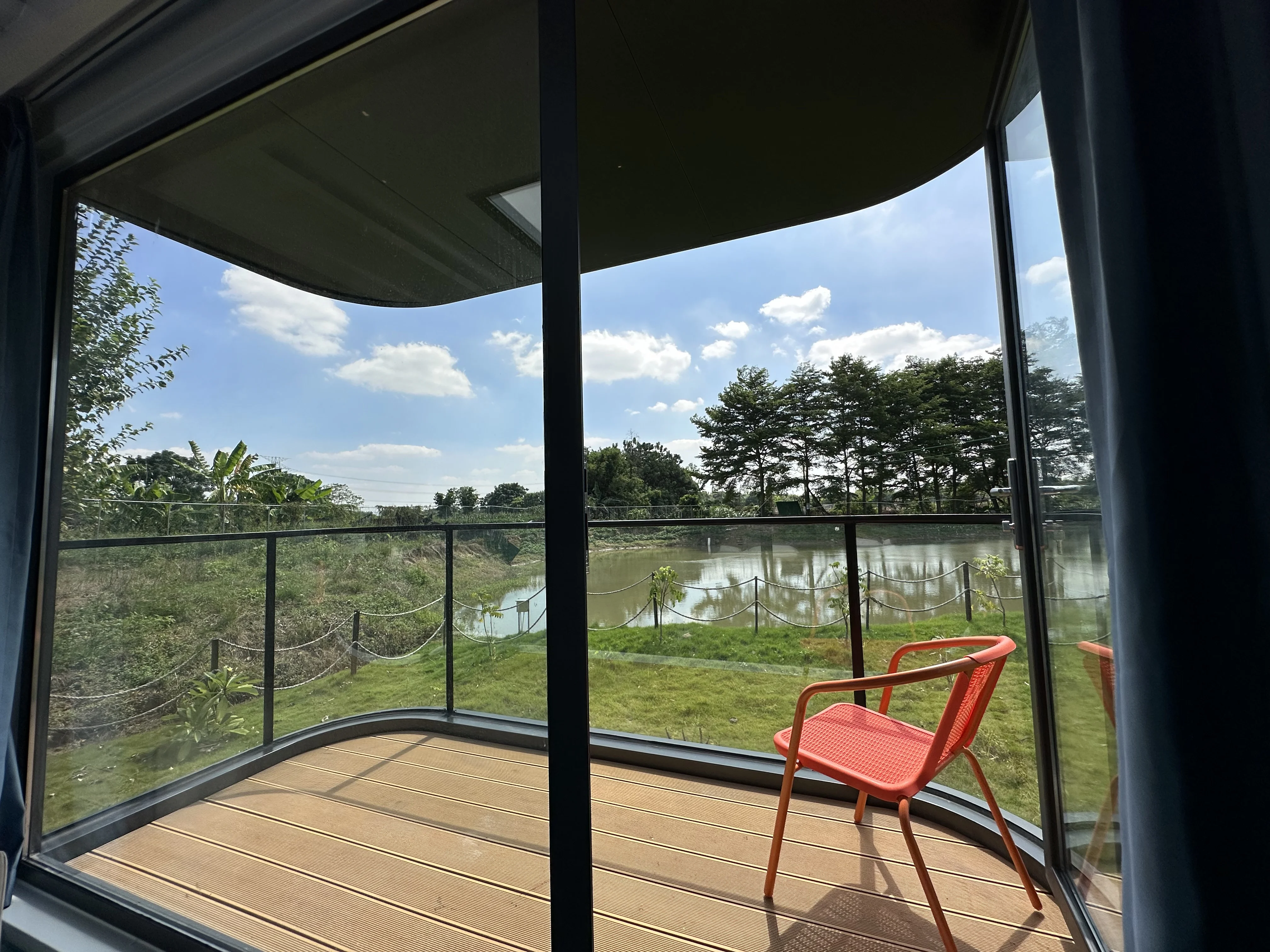 high Quality factory outlet Luxury modern space capsule with platform Prefabricated Container House for villa,hotel.