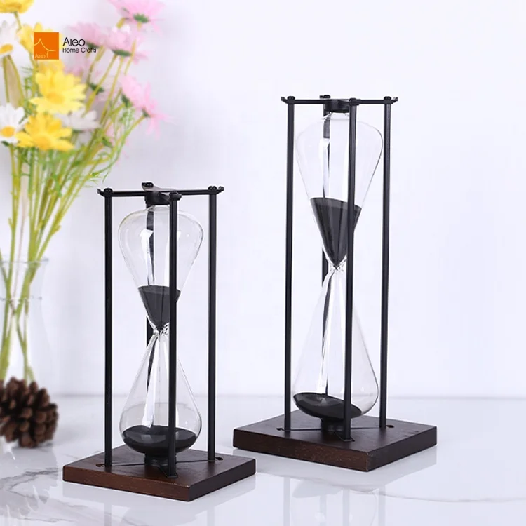 Черные металлические песочные часы