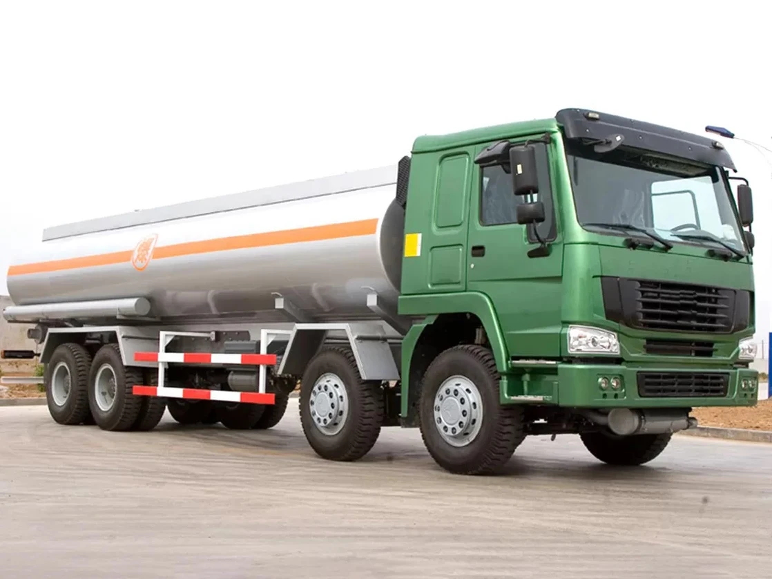  HOWO 35000 литров 8X4 топливный танкер