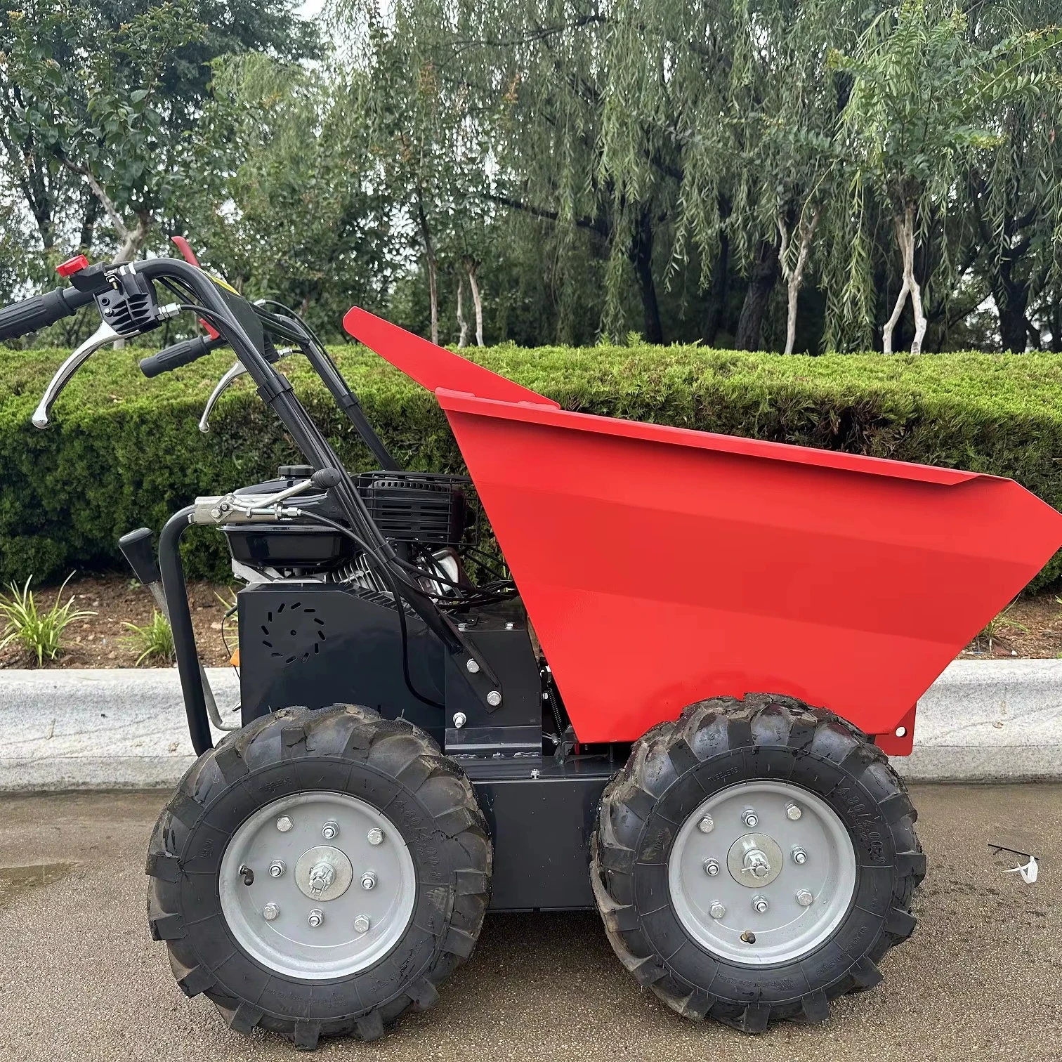 Factory price high efficiency mini dumper gasoline wheel barrow for engineering transport