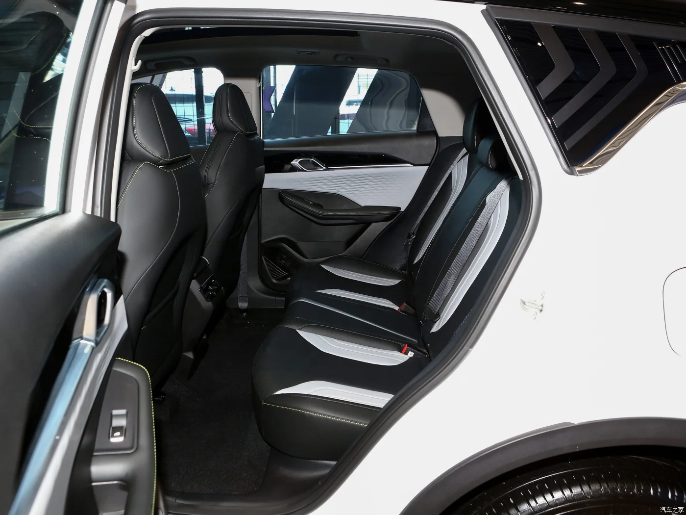 Гибридный автомобиль Geely Binyue Phev 1 5 T ePRO 85 км Glory Edition