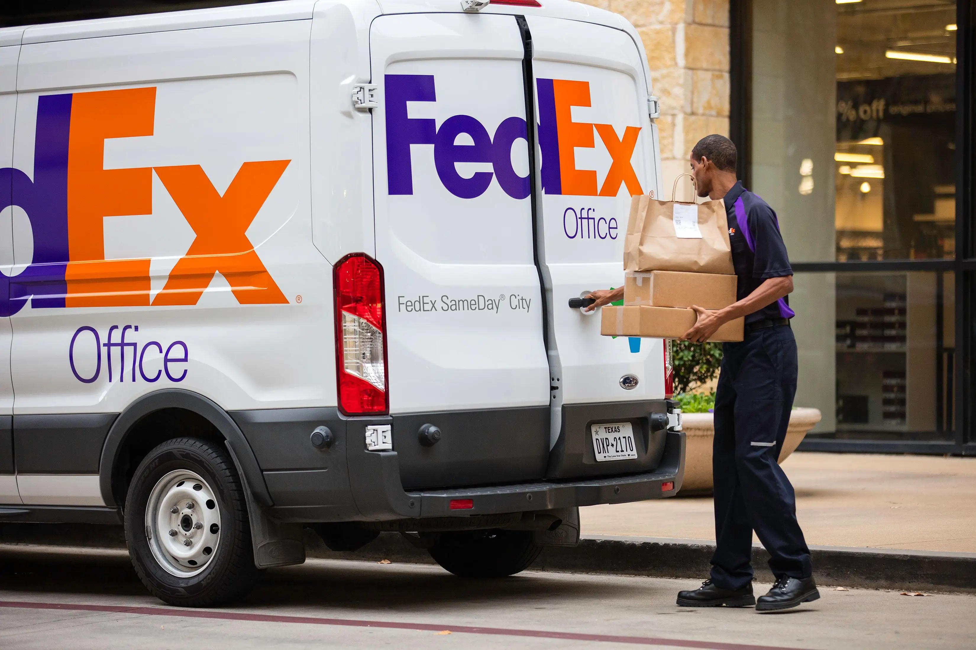 DHL/UPS/FEDEX Express freight forwarder door to door service China to US UK Europe Saudi Arabia Israel Turkey shipping agent