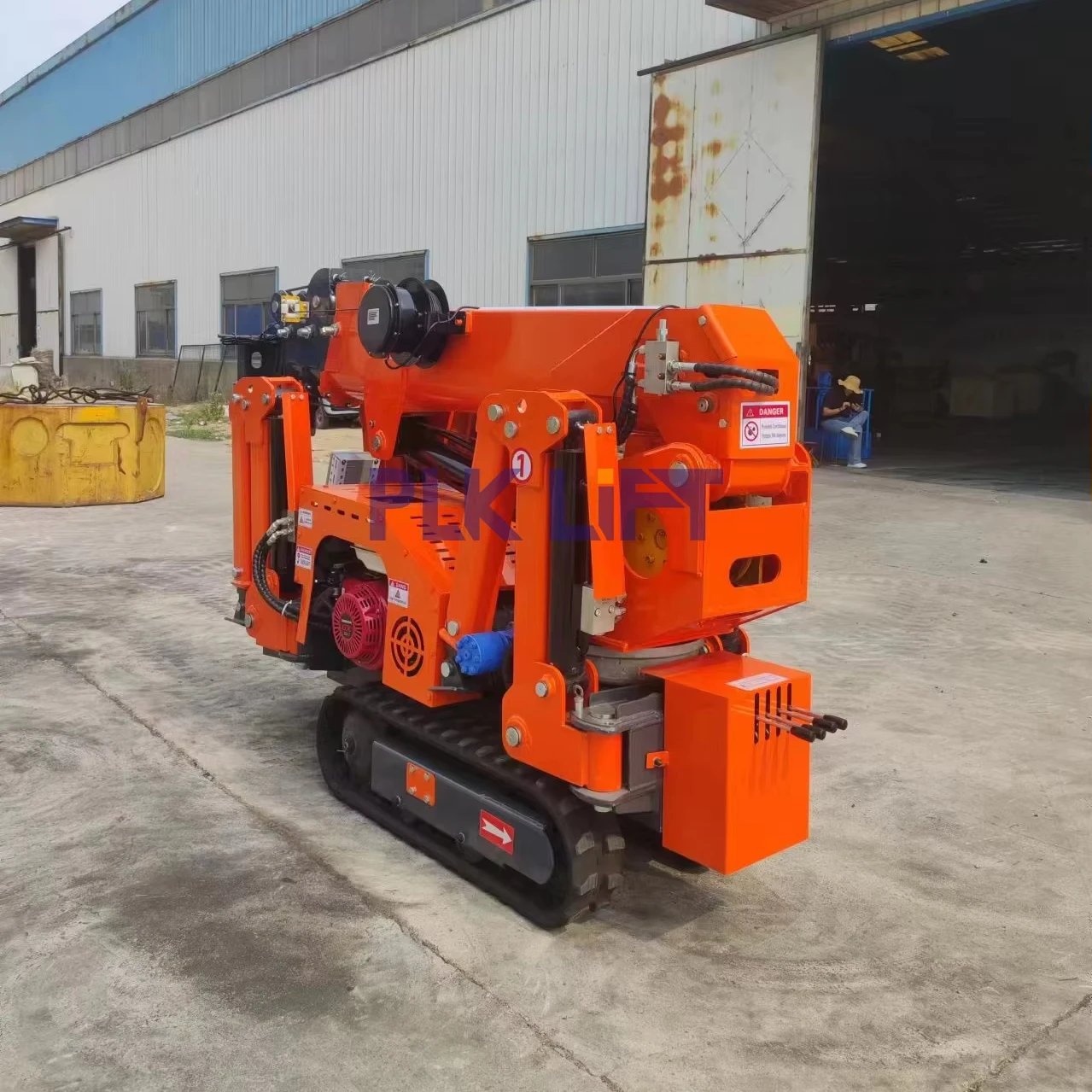 1.2t Crawler Telescopic Cranes 0.6m Wide Gasoline Track Lifting Cranes with EPA