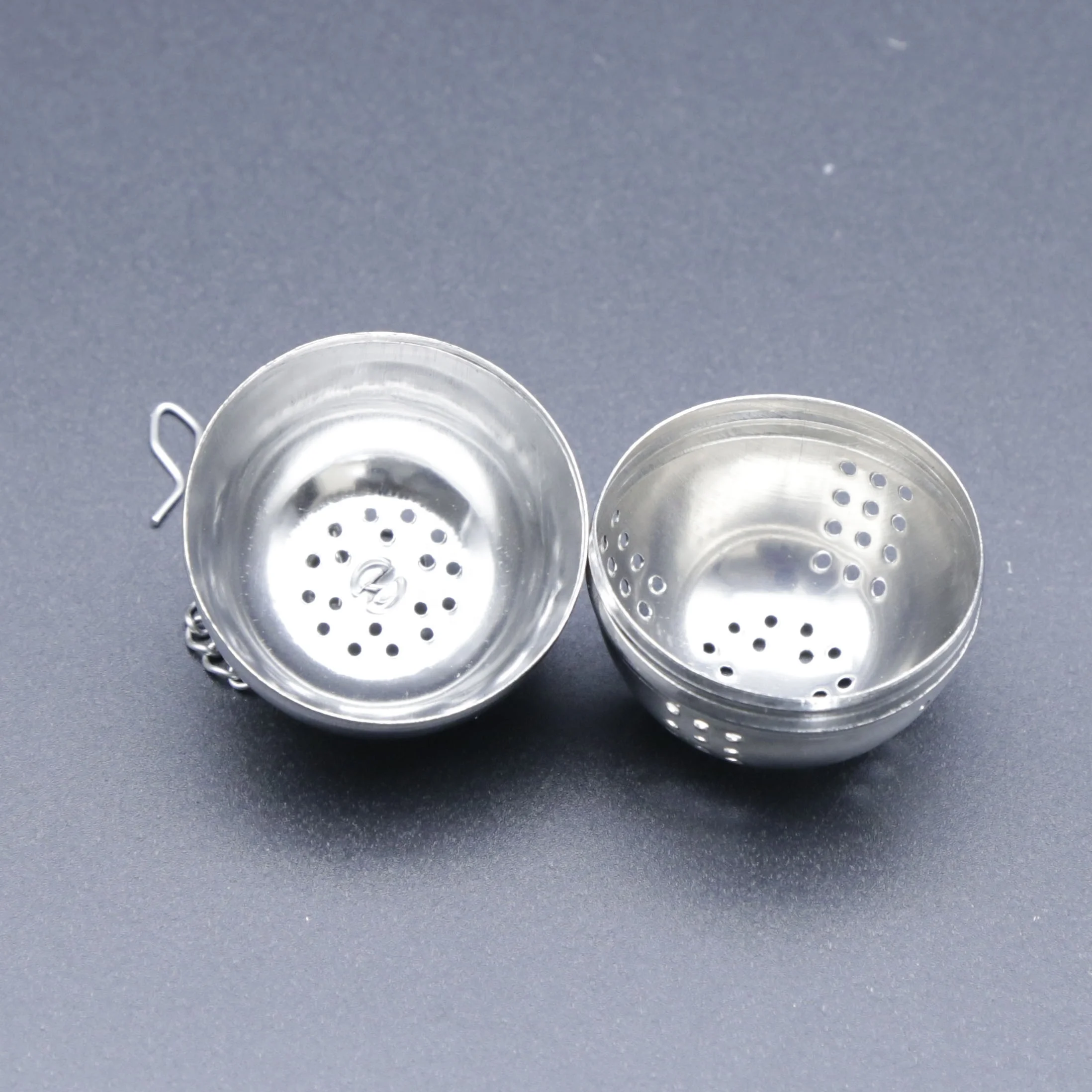 Stainless Steel Tea Filters Loose Leaf Tea Infuser Strainers Loose Leaf Tea Infuser with Extended Chain Hook