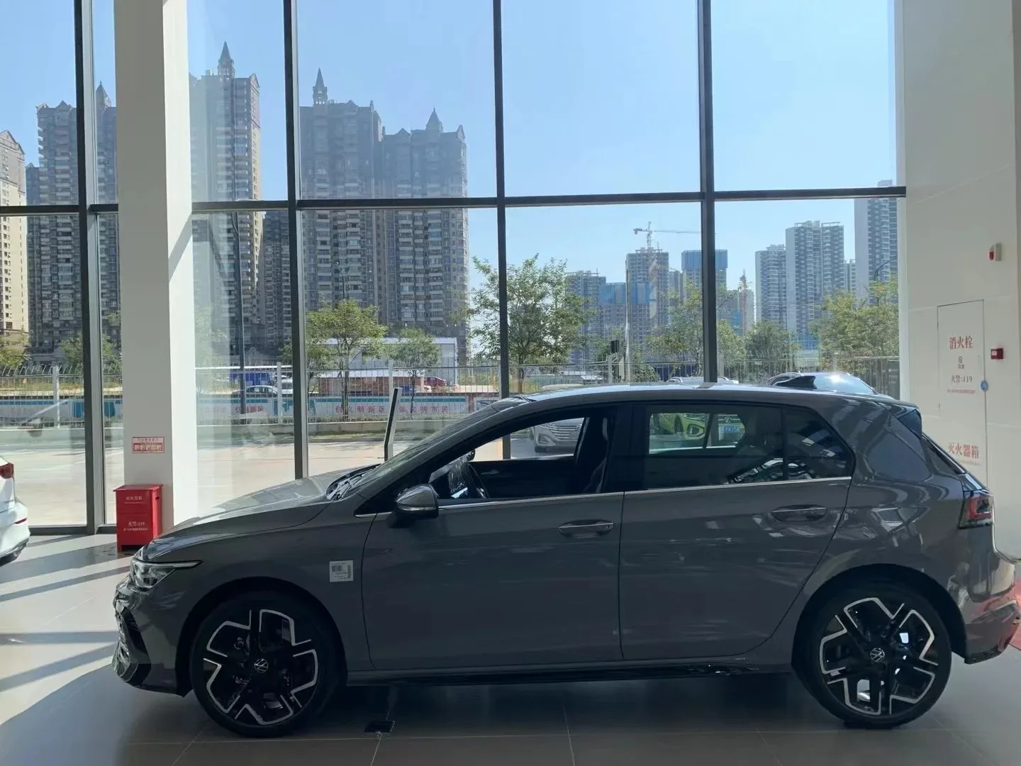 Vw golf mk8 2025 300tsi dsg r-line 1 5 t турбо автоматический седан новый автомобиль vw 8 бензиновый сделано в Китае