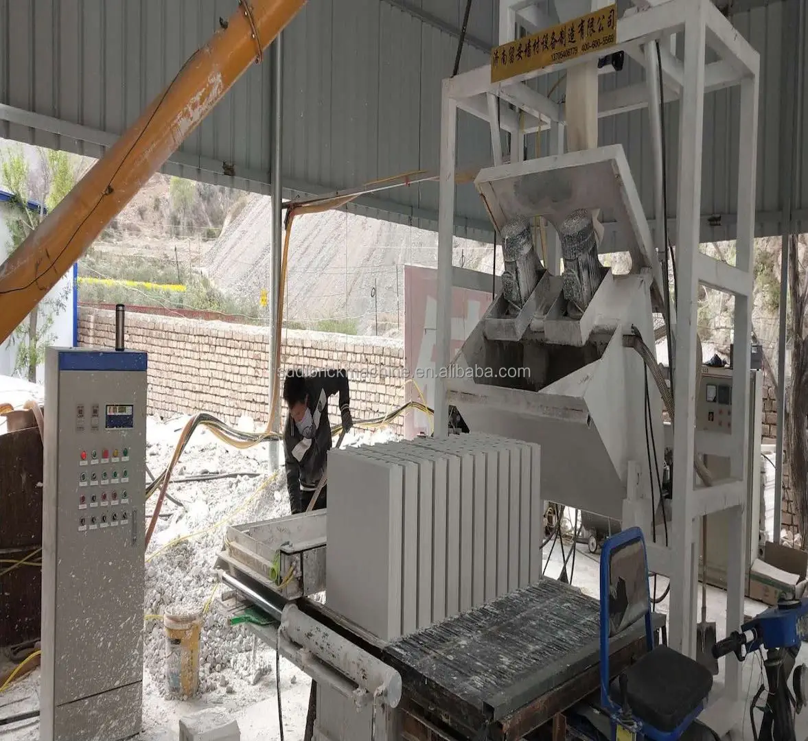 Gypsum decorating block making machine