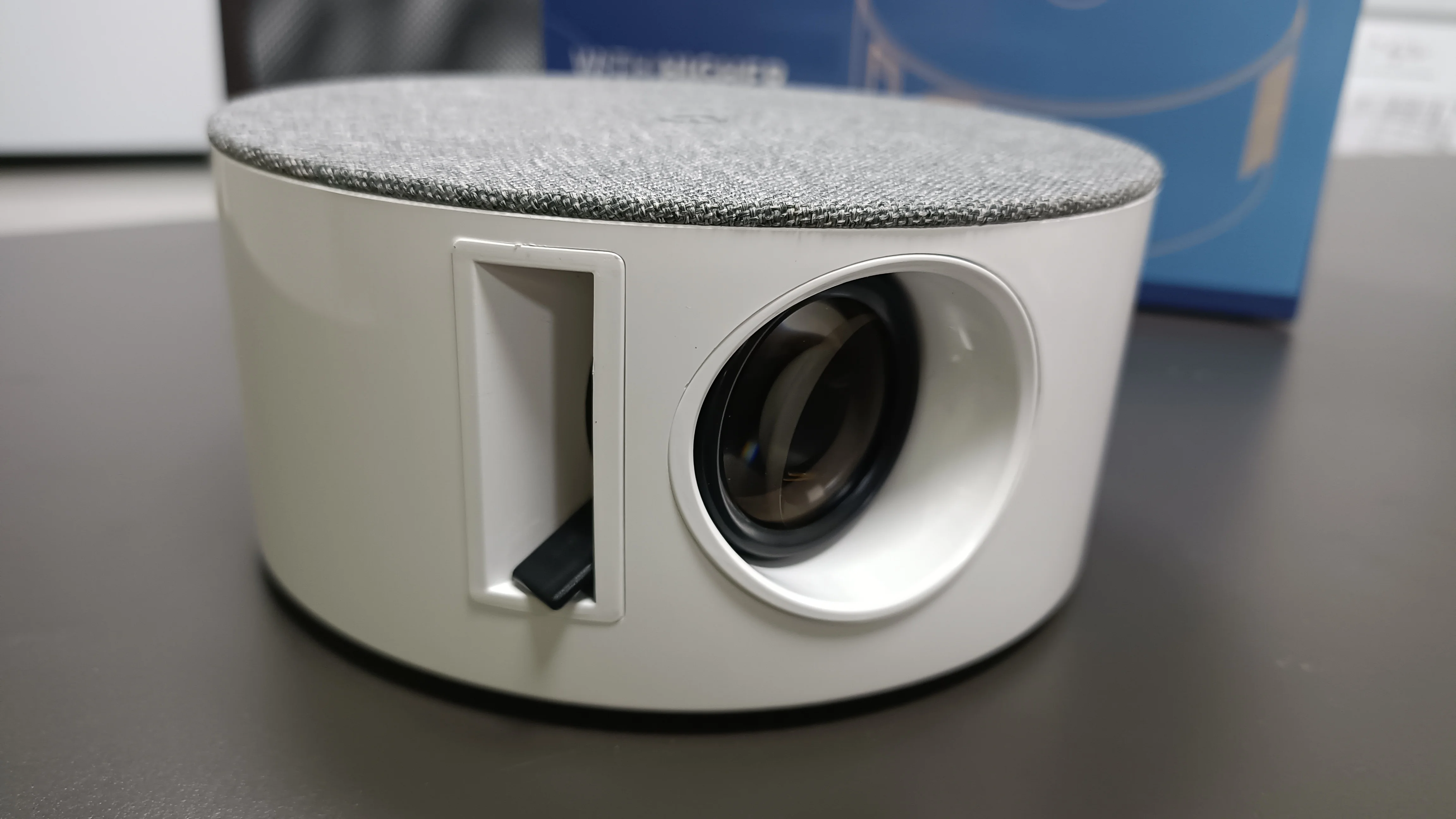 4K LCD LED projector Original mini Projection TV 150 inch screen 480P 720P multimedia phone mirroring screen share projector