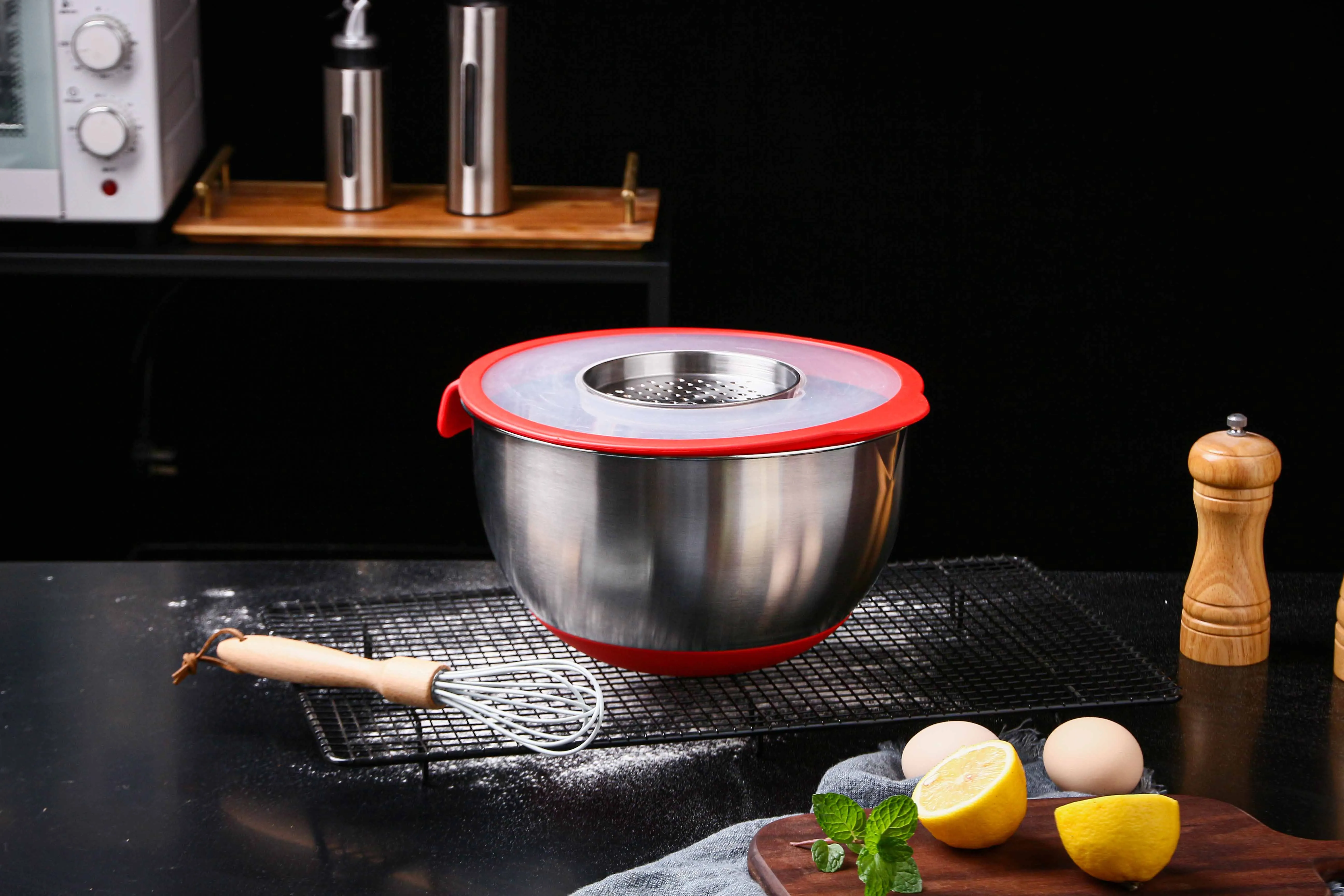 Stainless Steel Metal Mixing Fruit Salad Bowls With Airtight Lids Set with 3 Grater Attachments