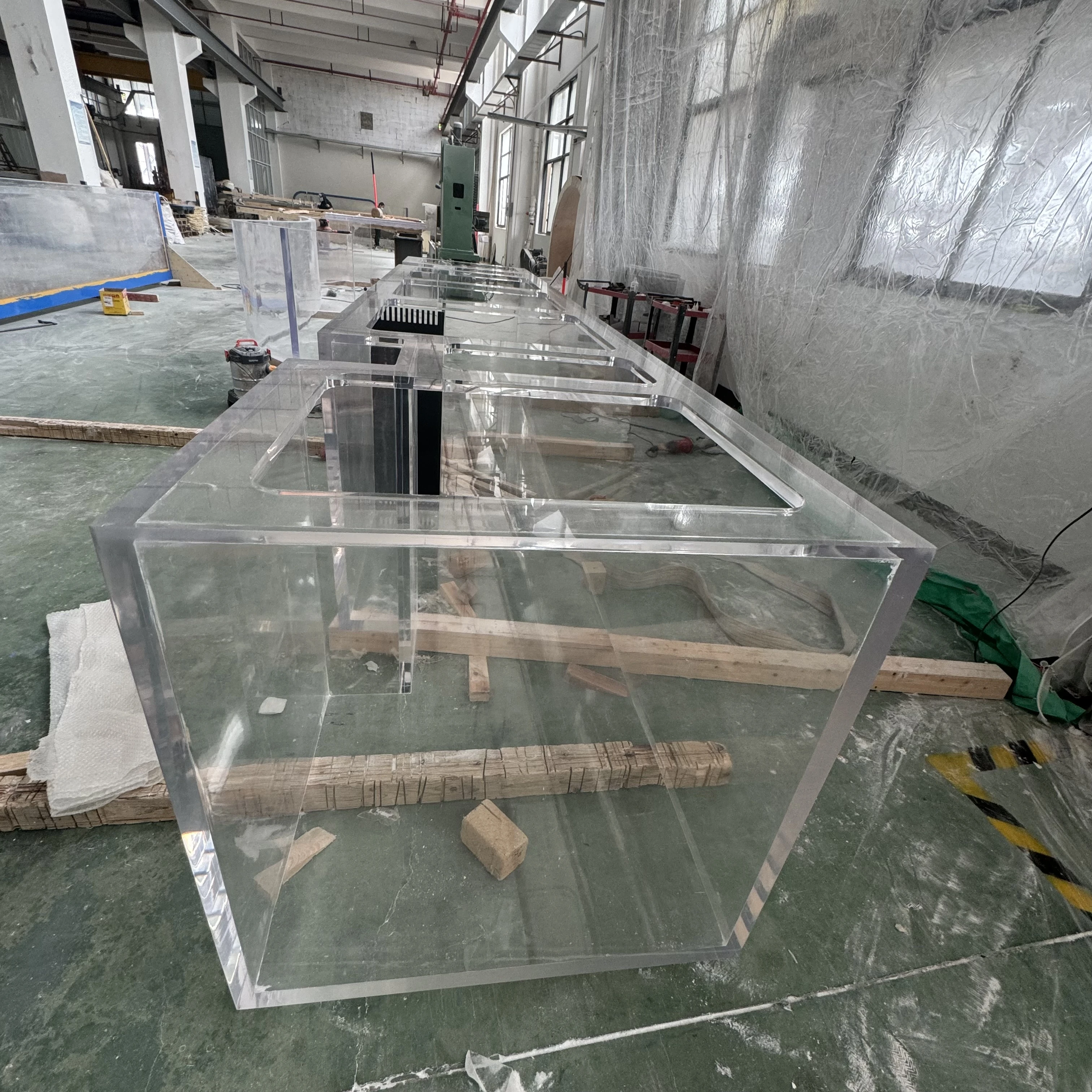 Hot selling malaysia Transparent fish tank custom shape large acrylic aquarium