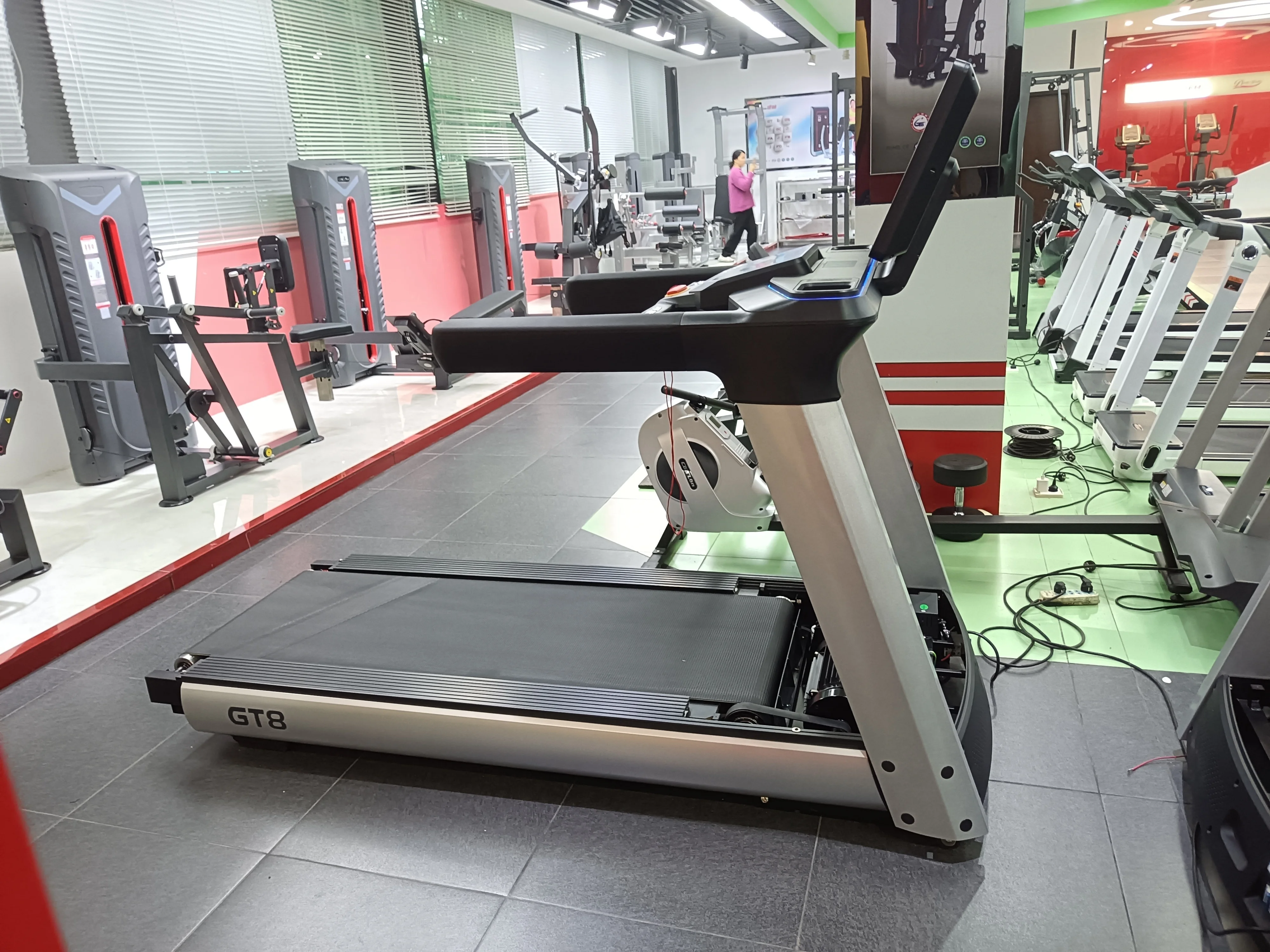 New Design Luxury Electric Training Treadmill 5.5 HP Commercial Gym Equipment Heart Rate Monitor Motorized Power LCD Screen