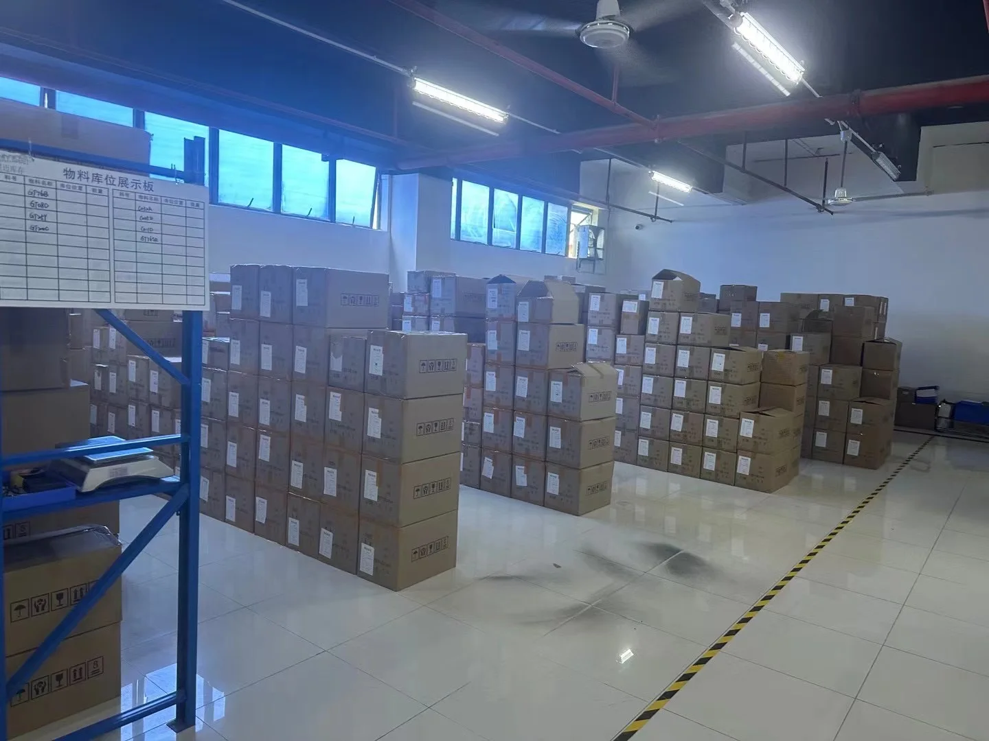 JY-J16 4G world-wide Positioning Terminal Vehicle-mounted GPS Tracker