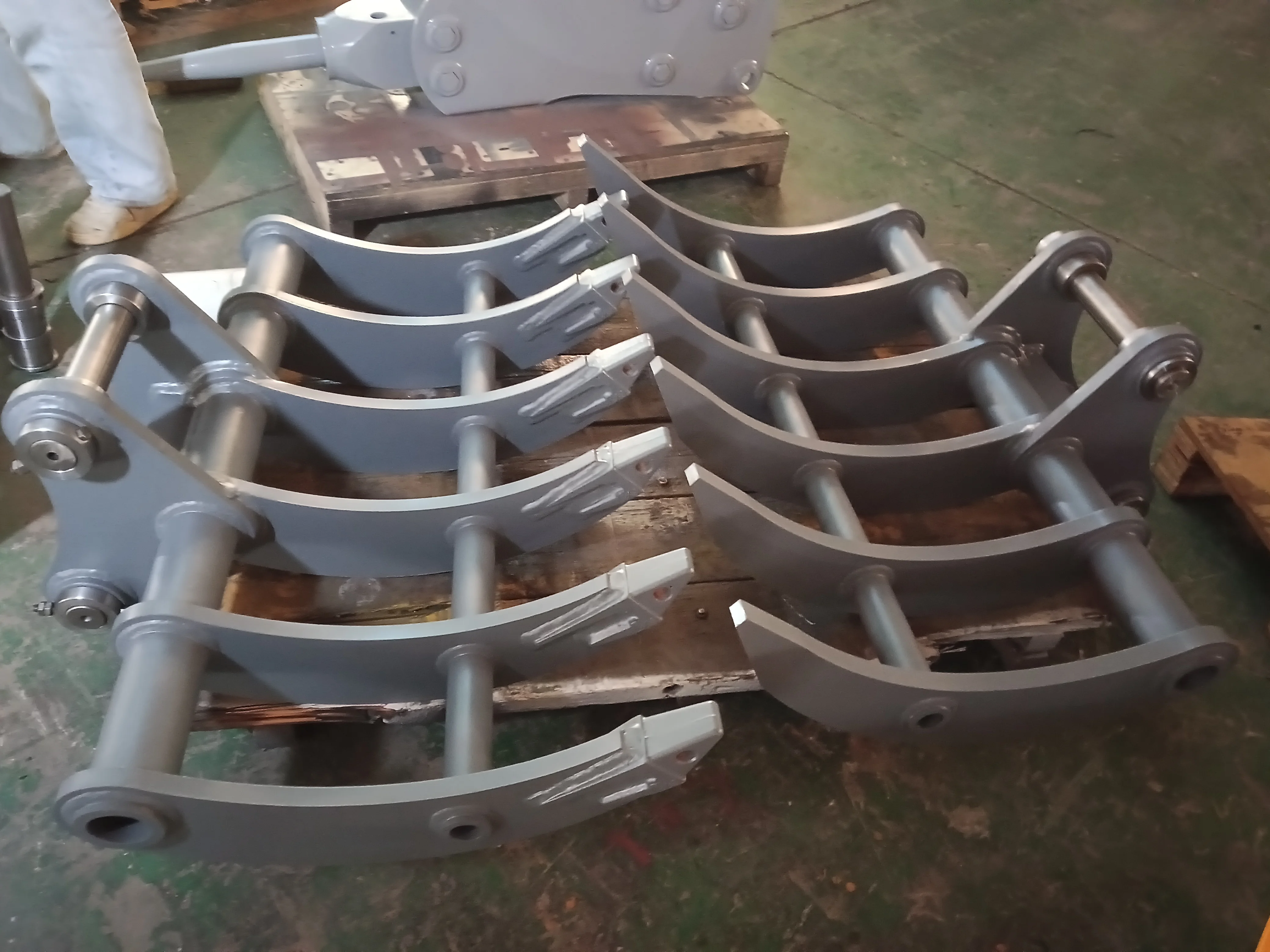 Efficient Hay Rake and Leaf Rake Attachment for Excavators Easy to Operate