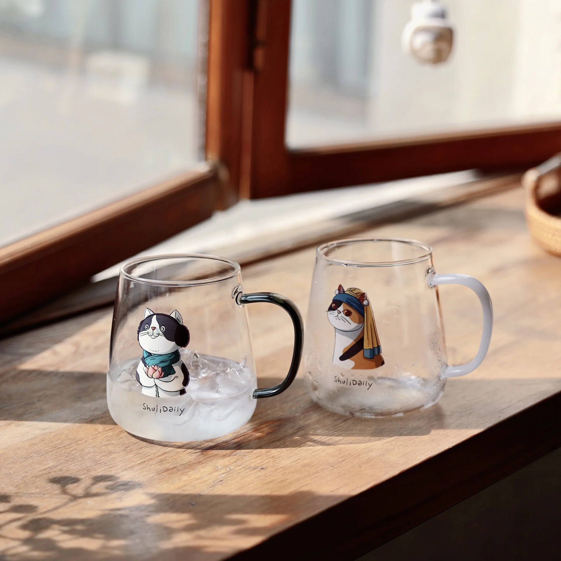 Factory wholesale custom logo 3D cute cartoon little bee transparent glass mug with lid spoon gift coffee cup for the office