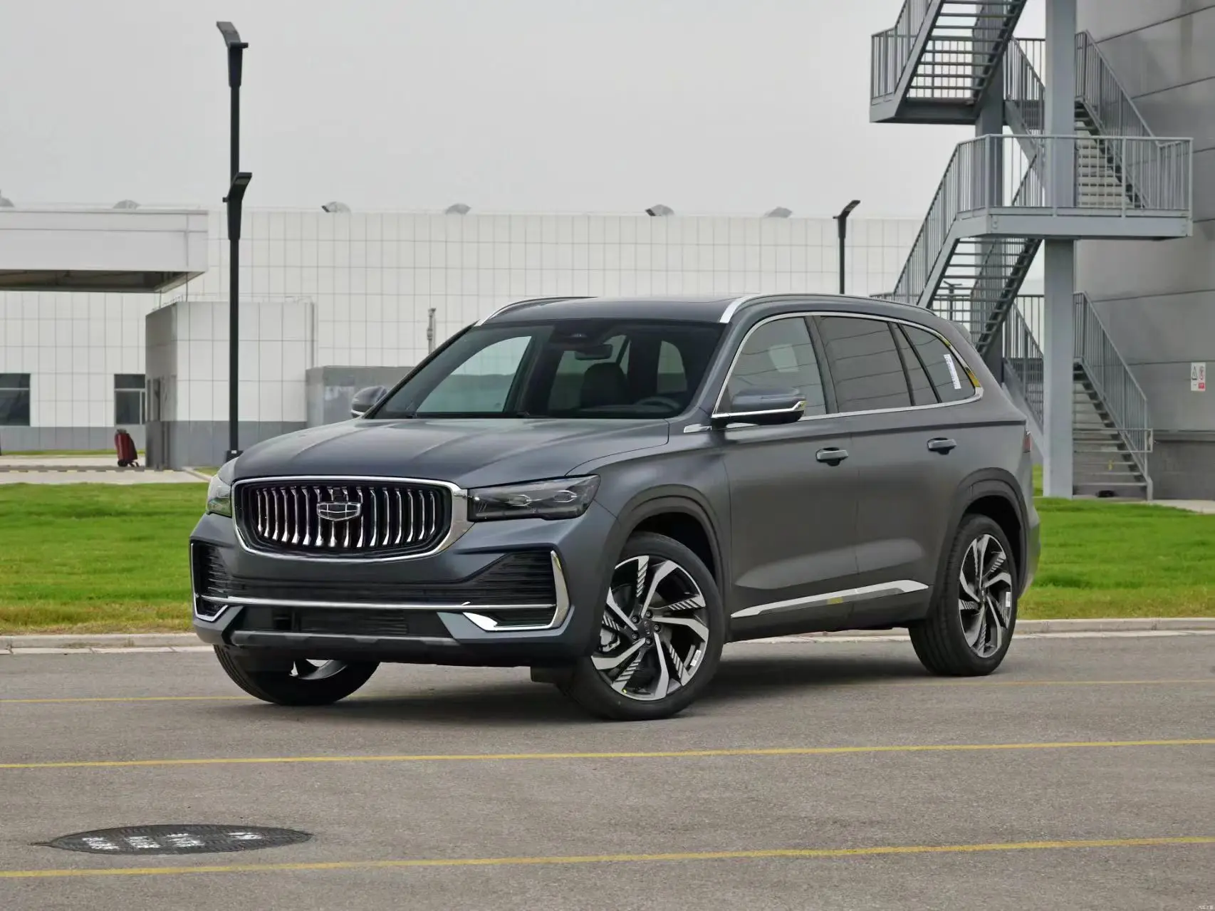 2024 Geely MonjaroL 2.0TD high-power automatic two-drive Skyrim version of compact SUV Fuel car