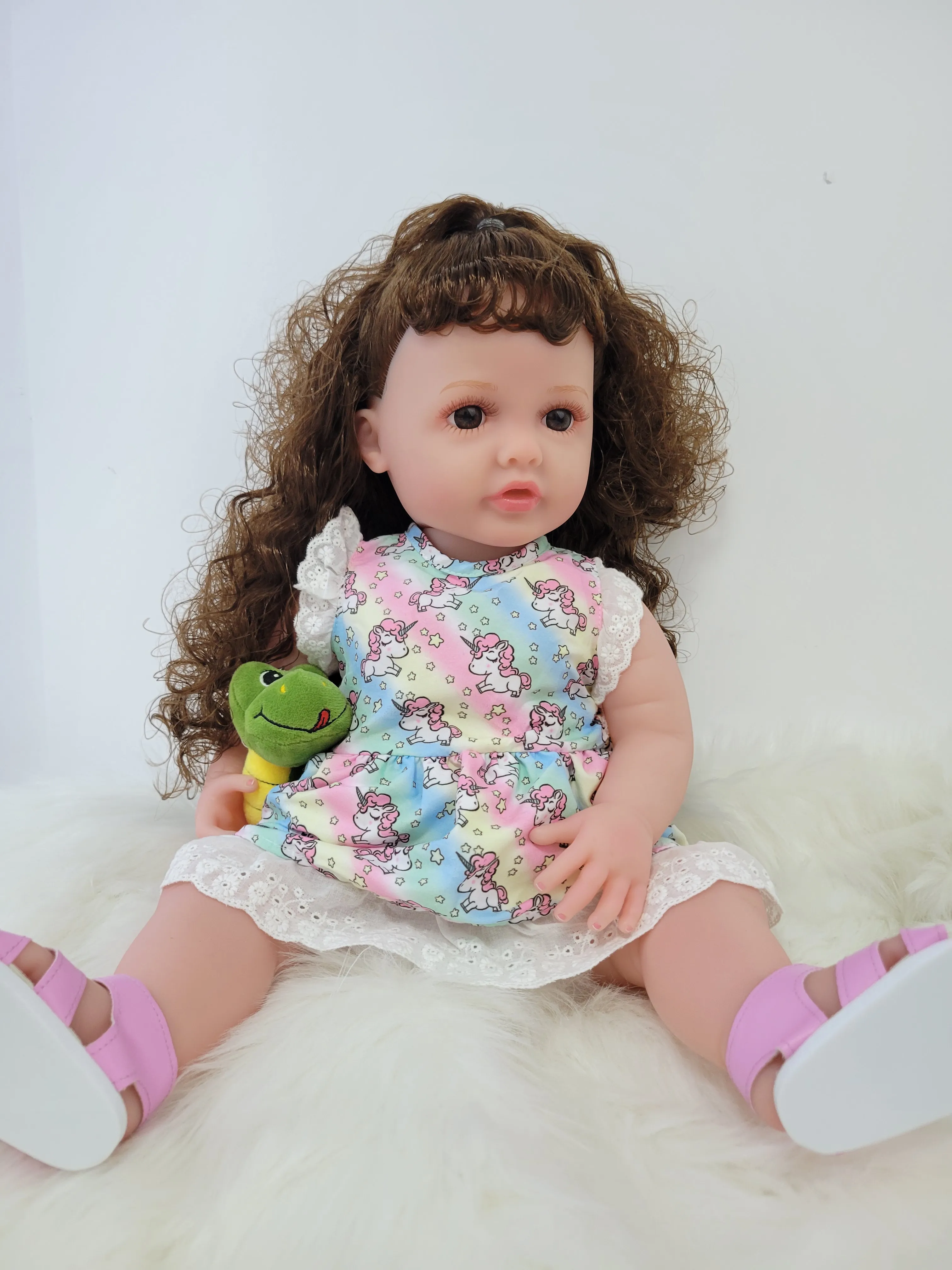 Lifelike Reborn Baby Dolls 22 Inch Soft Body Realistic Newborn Full Body Vinyl Anatomically Correct Real Life Baby Dolls