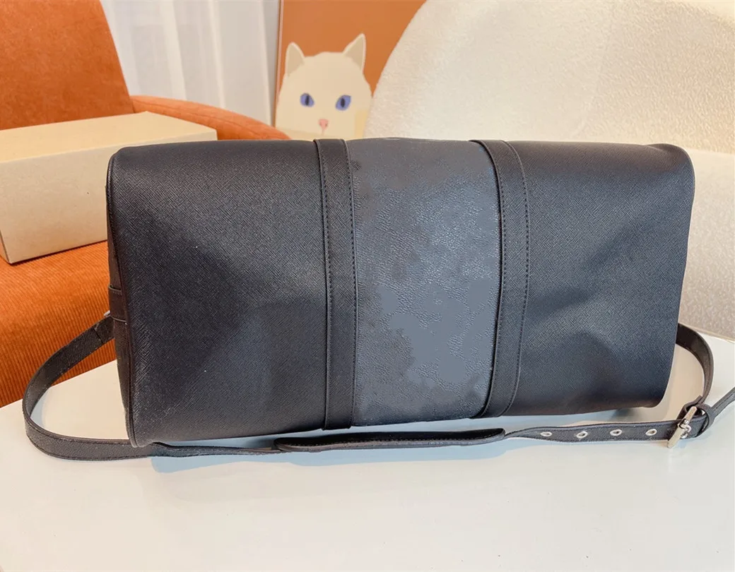 2022 New Luxury Women Weekend Bag Overnight Duffle Hand Bags Leather Designer Travel Duffel Bag for Men