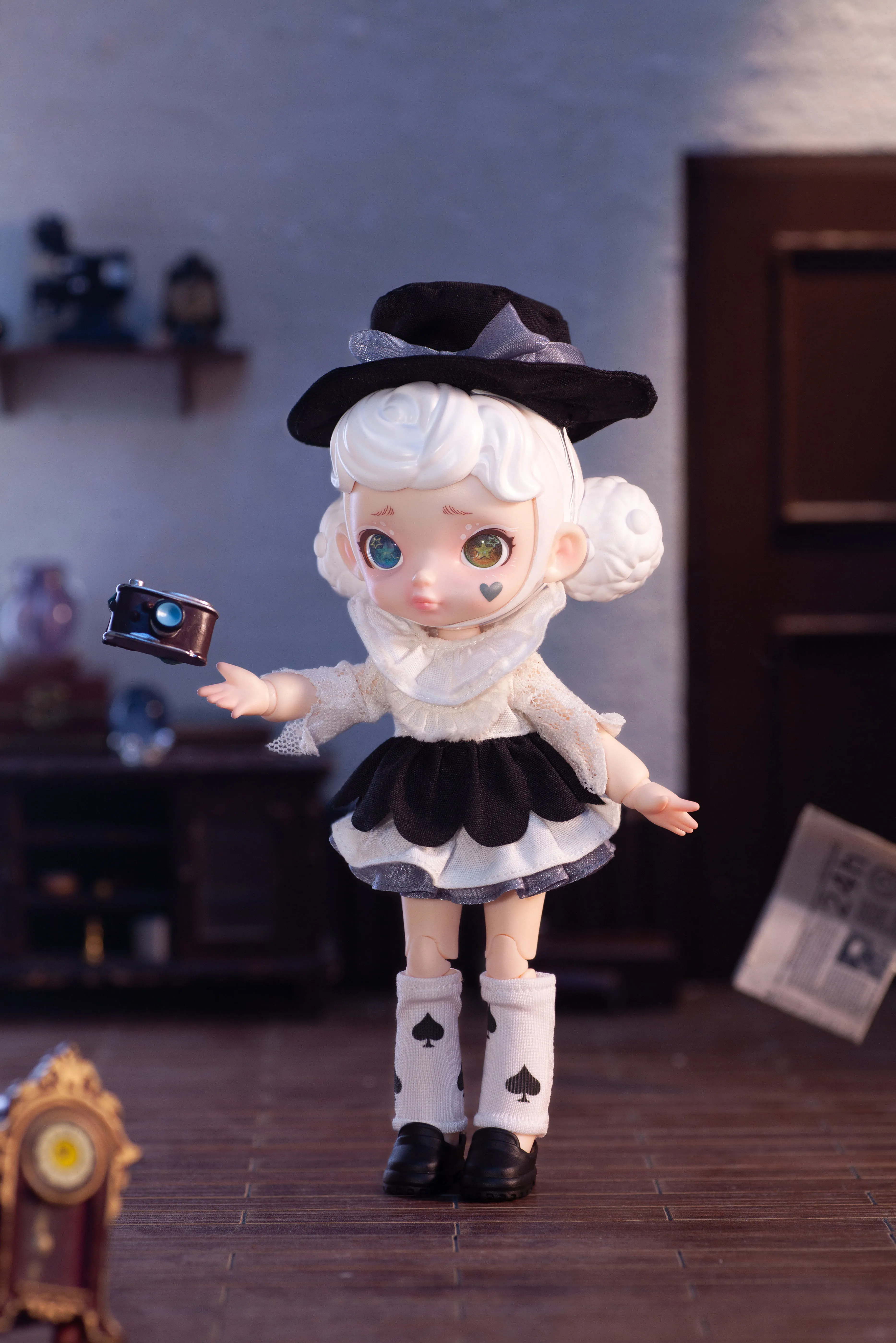 Лидер продаж фигурки BJD куклы Laura черно-белые серии бестселлер полный комплект одежды со скидкой по заводской цене