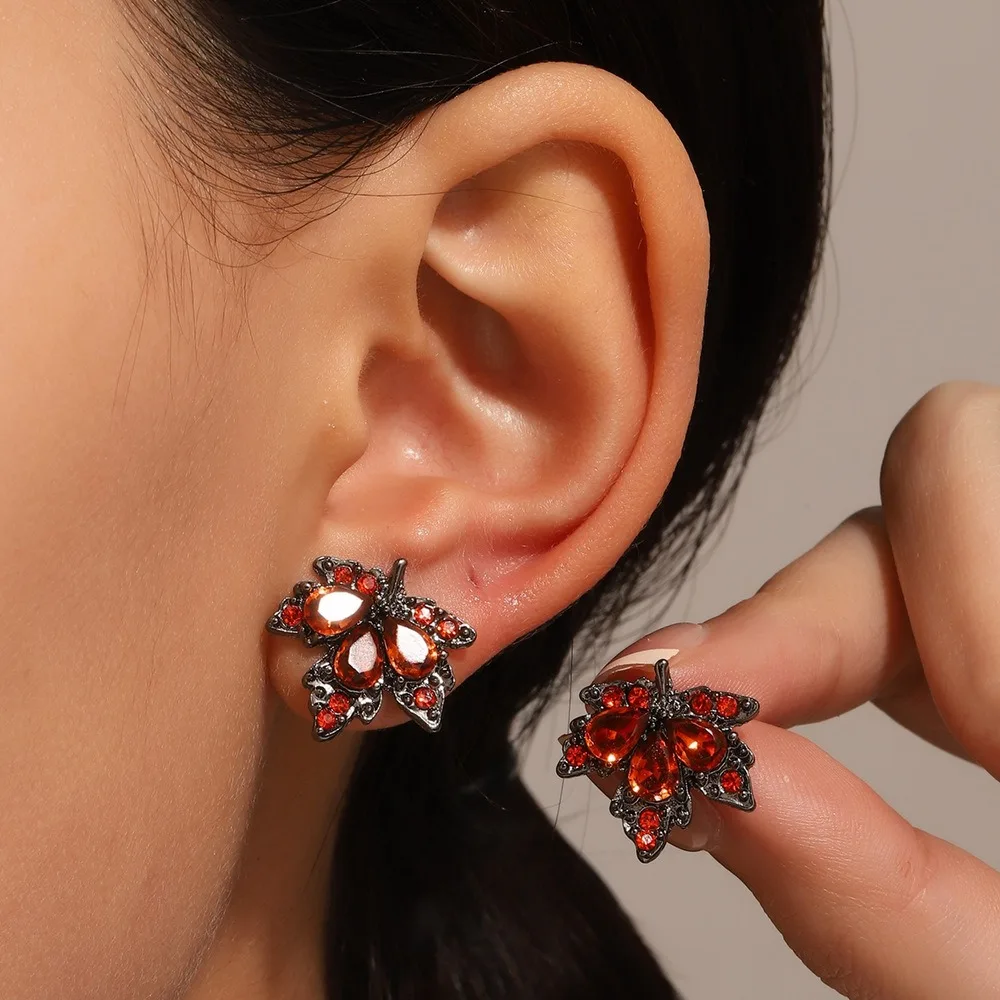 Vintage Crystal Zircon Red Maple Leaf Earrings Women Temperament Rhinestone Ginkgo Leaf Stud Earrings Party Jewelry