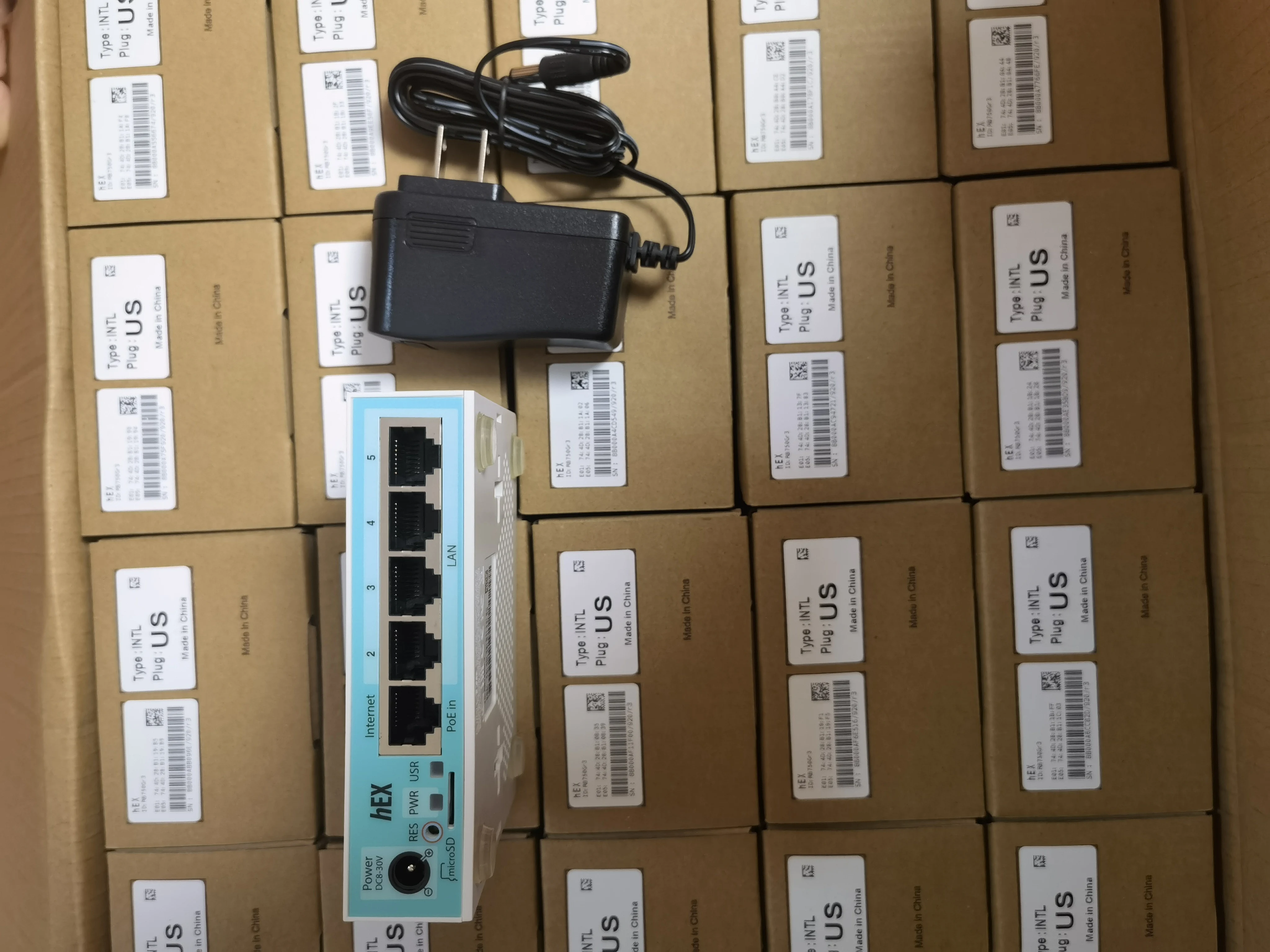 Горячая Распродажа: MikroTik RB750Gr3 5-разъемное зарядное usb-устройство для гигабитный маршрутизатор с usb-портом