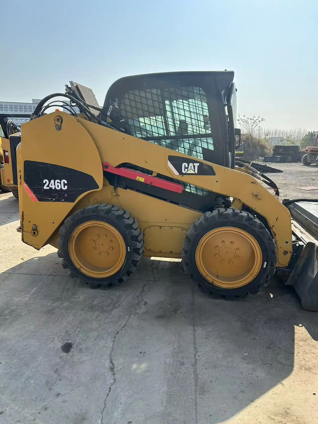 Secondhand Cat Used 246C Mini 246D 262 246c 262D Front Loader Tractor Small Design Wheel Attached with Hydraulic Pick-up Sweeper