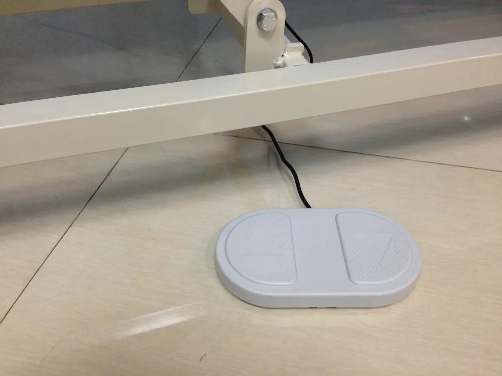 Стол для осмотра с педалью управления