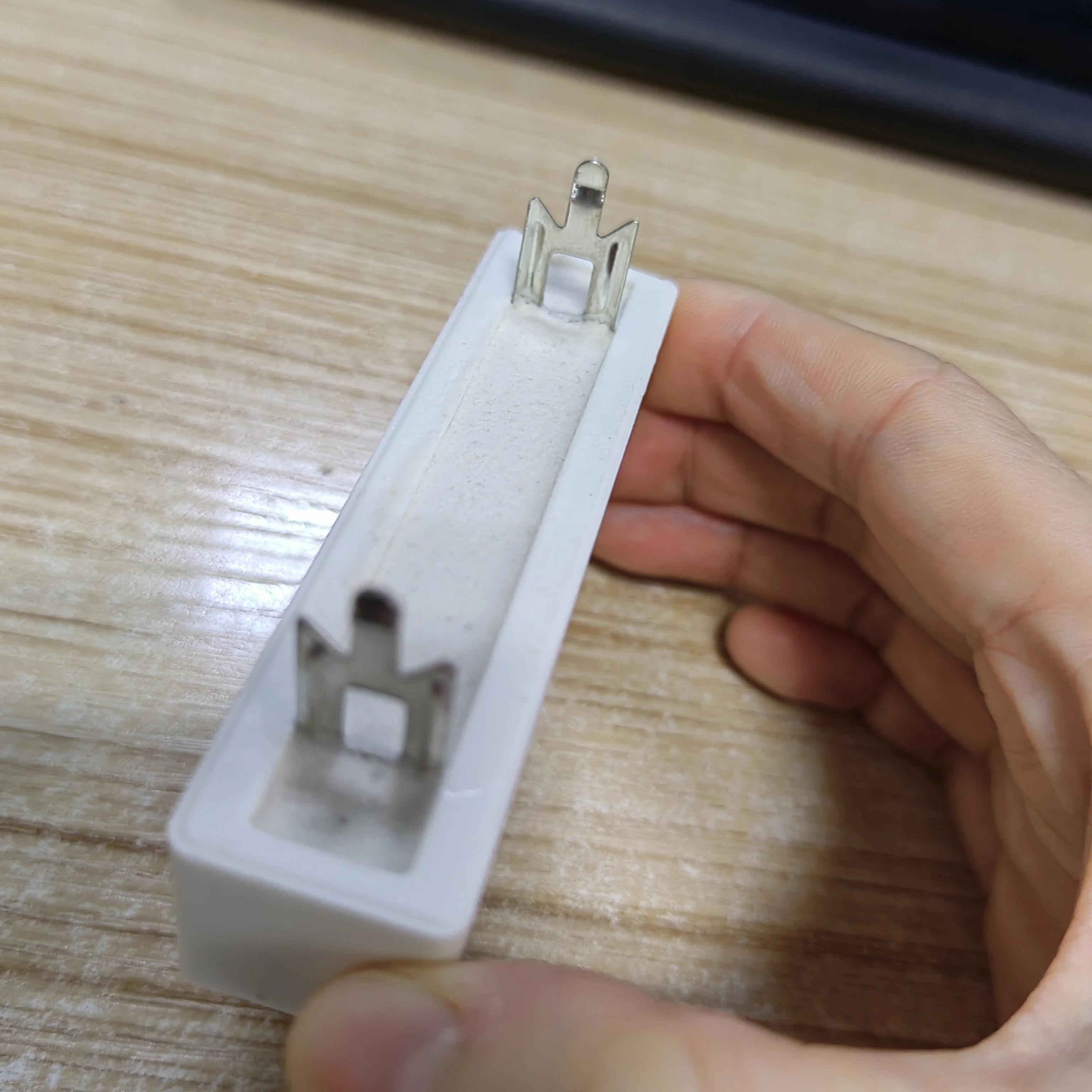 Bevenbi Original 20w 200ohm 5w4r7j 5w3r3j 5w51rj 5w120rj 20w8r2j Ceramic Cement Resistor 20w