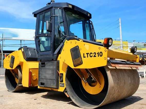 China Lutong Ltc204p 4ton Mini Tire Road Rollers Compactor Price for Sale