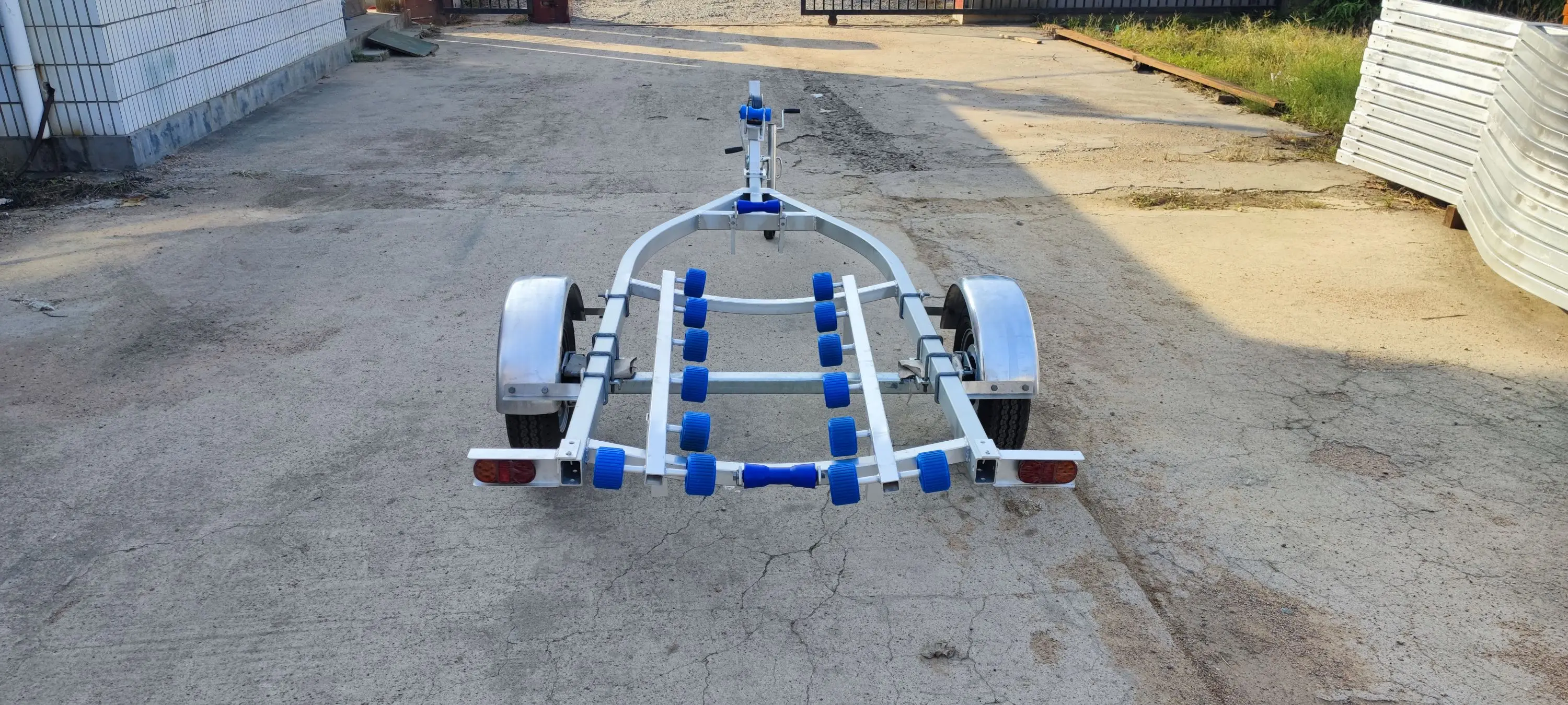 4.45 m wobbly rollers jet ski trailer aluminum with VIN and DOT