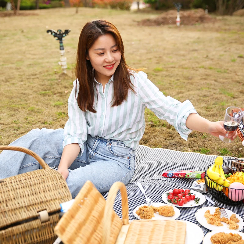 Большая круглая плетеная корзина для пикника белья из ивы на 2