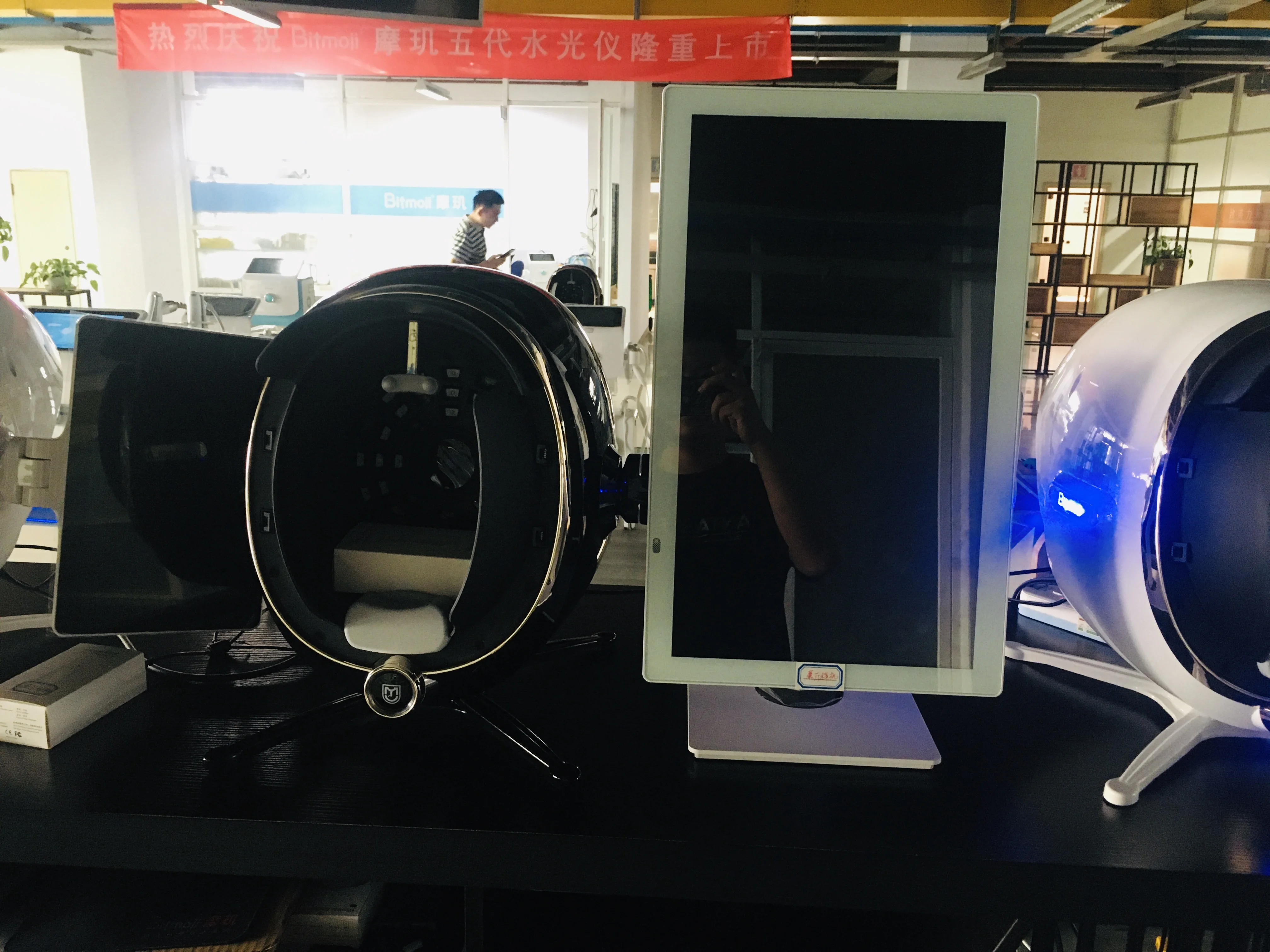 2023 Professional Smart Digital Skin Detector Skin Full Face Analyzer Scanner Machine Super Large Screen