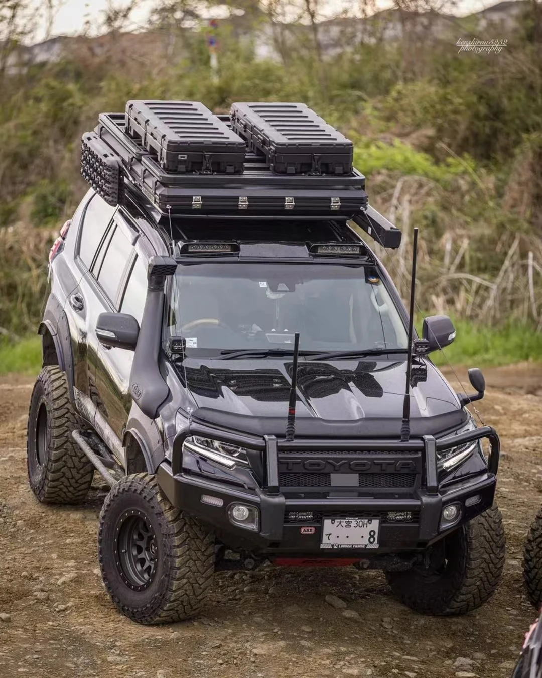 Factory price Waterproof heavy Duty Plastic Car Roof Box 95L Tool Box