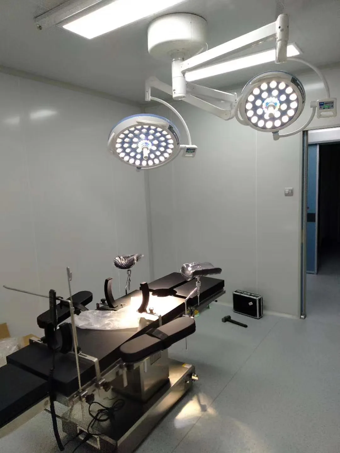 
high quality ceiling led surgical shadowless lamp LED operating examination lamp 