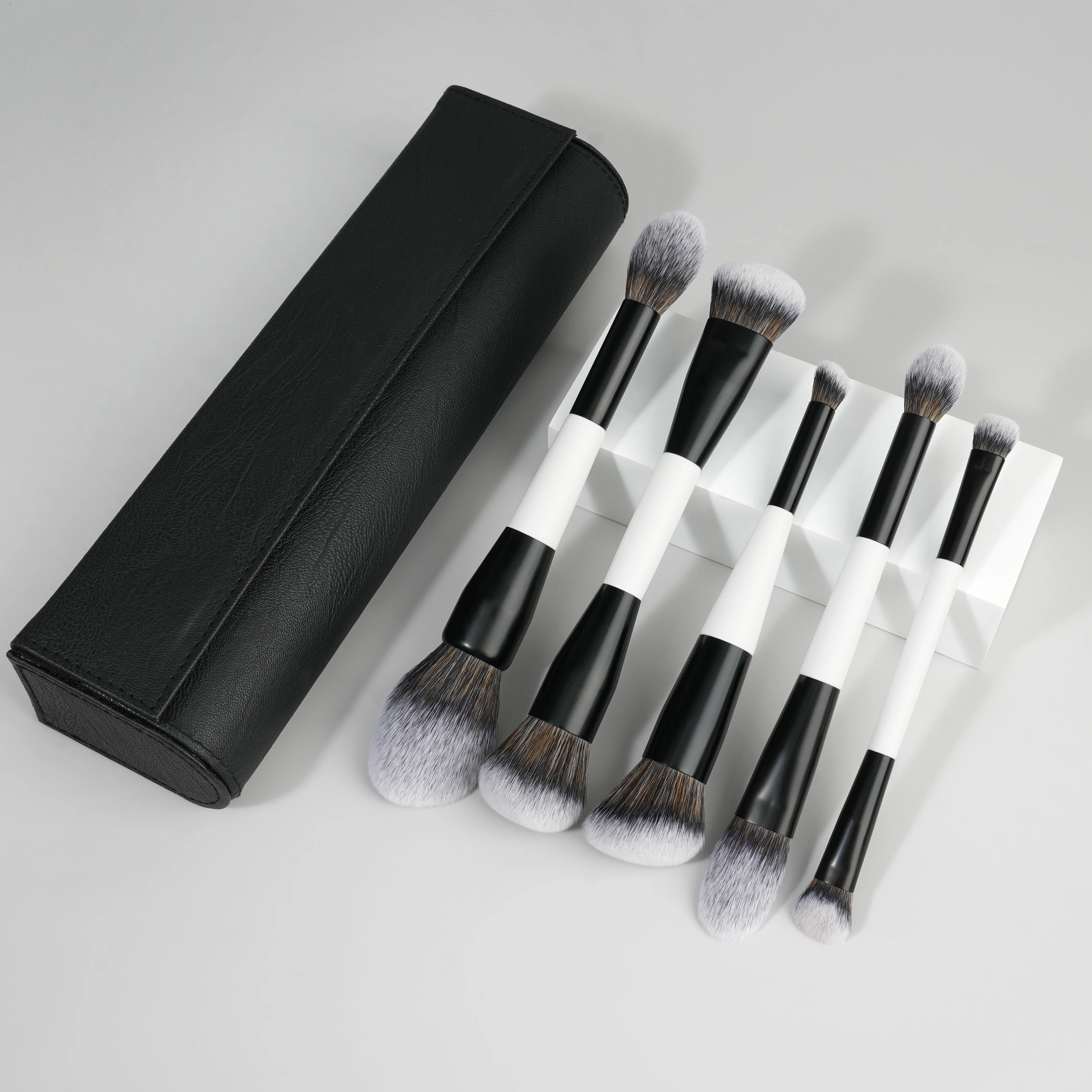 New white wood handle double side single travel makeup brush for vegan powder blusher brush and contour foundation brush