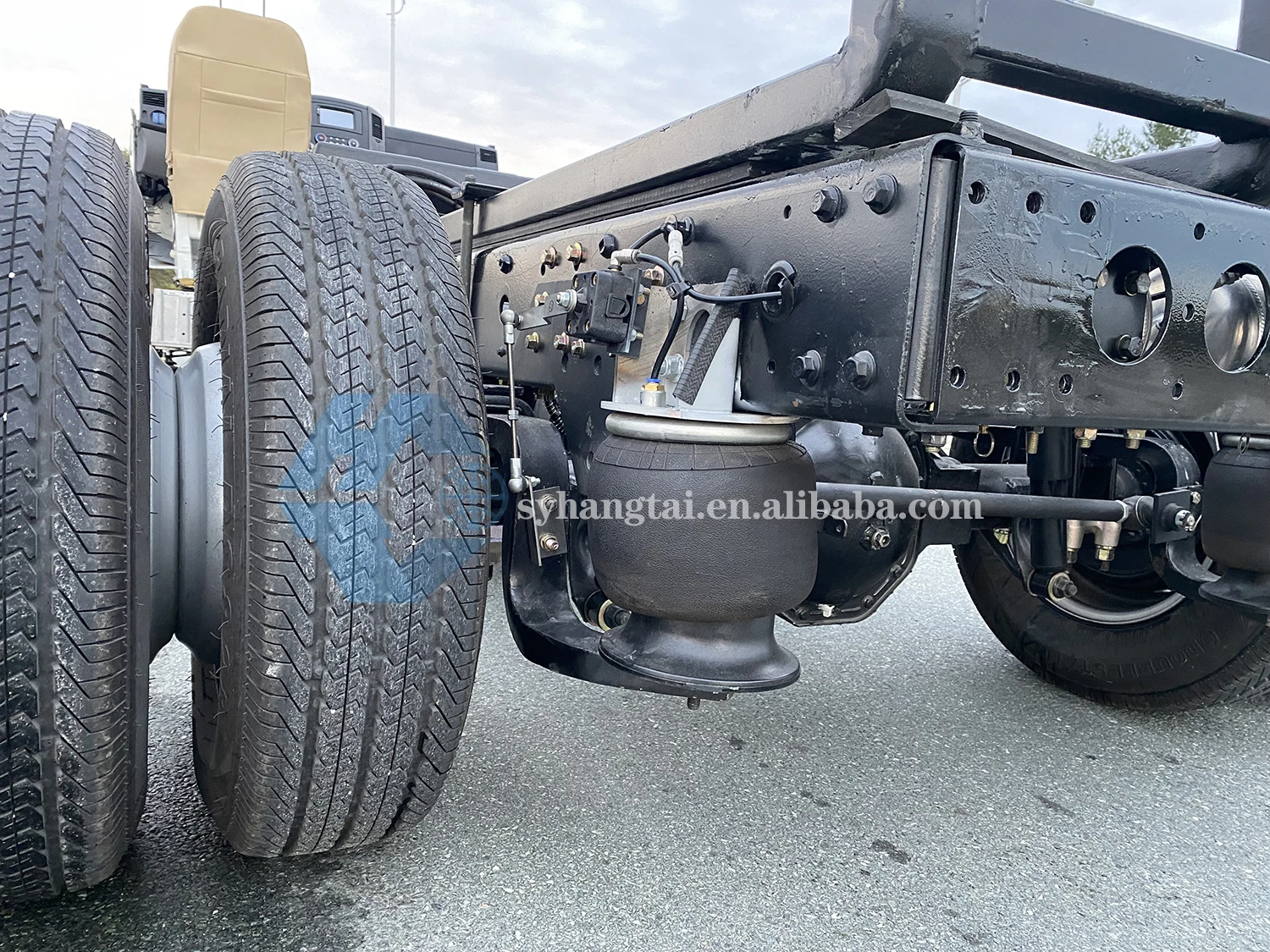 China Factory ODM&OEM Light Electric Van Chassis 5Ton Load 200-280km Driving Mileage Cargo Truck