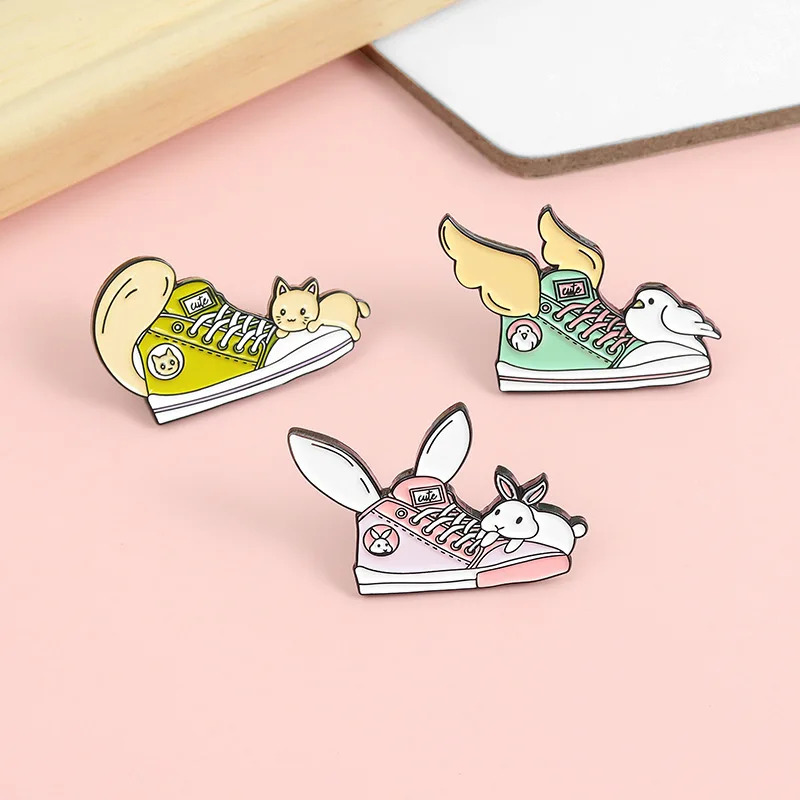 Customized Manufacturer Sport Shoes Lapel Pin Soft Enamel Basketball Shoes Badge Sports Custom Sneaker Shoes Badge