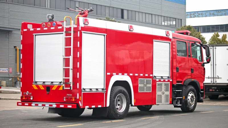 China Heavy Duty Truck HOWO 8 tons of fire sprinkler emergency rescue truck Suitable for fighting fires, road cleaning,