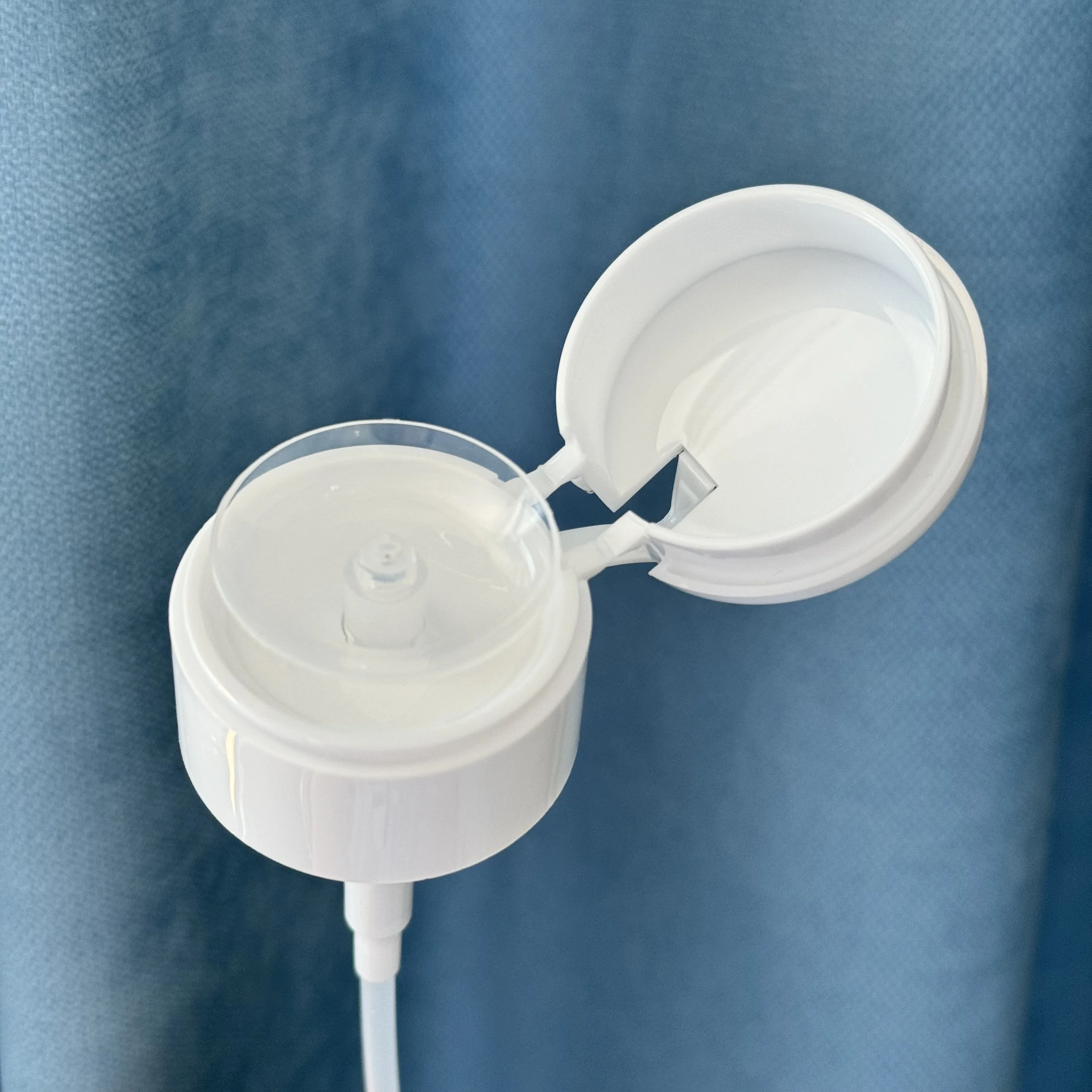 Stock 32mm Double-layer White Armor Removal Nail Polish and Makeup Remover Pump Dispenser Cap