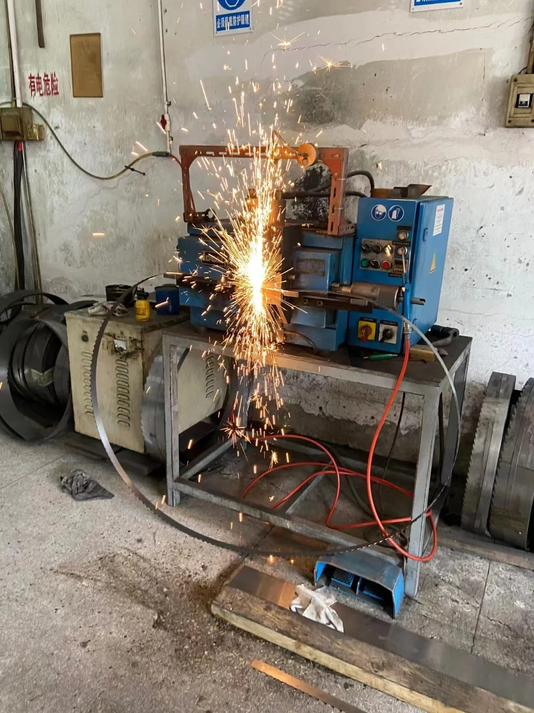 Hot Carbide Hardwood Cutting Vertical Timber Band Saw Blades Mahogany Log Sawing Tct Sawmill Bandsaw Blade