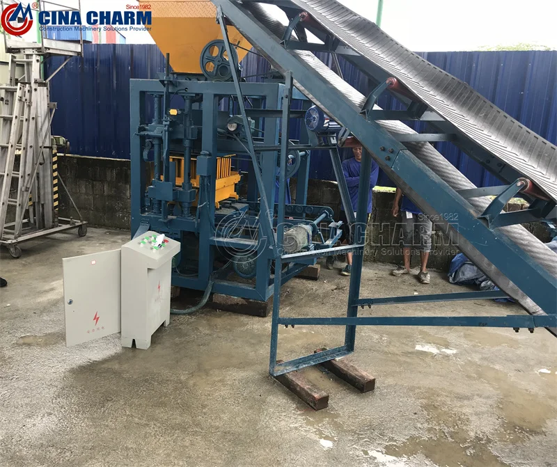 Automatic Electric Concrete Brick Making Machine Diesel Engine Block Cement Hollow Model QT4 New Condition in Cameroon Africa