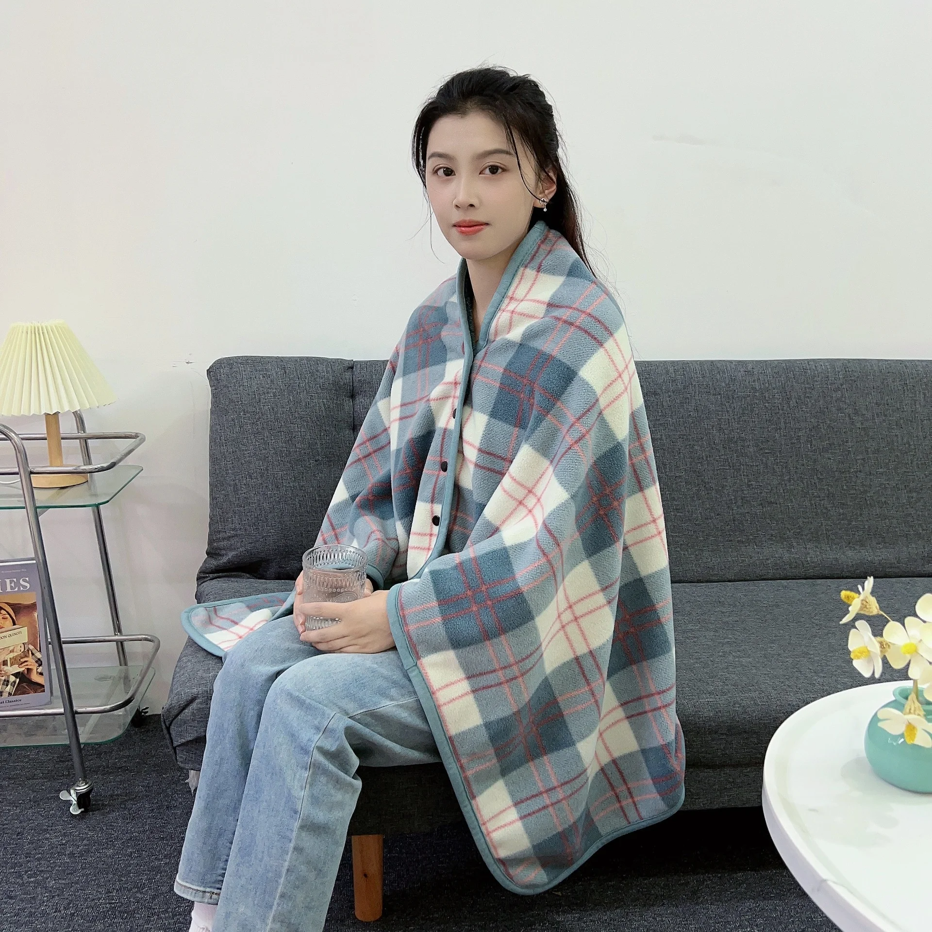 Носимое зимнее одеяло Двухслойное очень мягкое супер теплое женское плюшевое