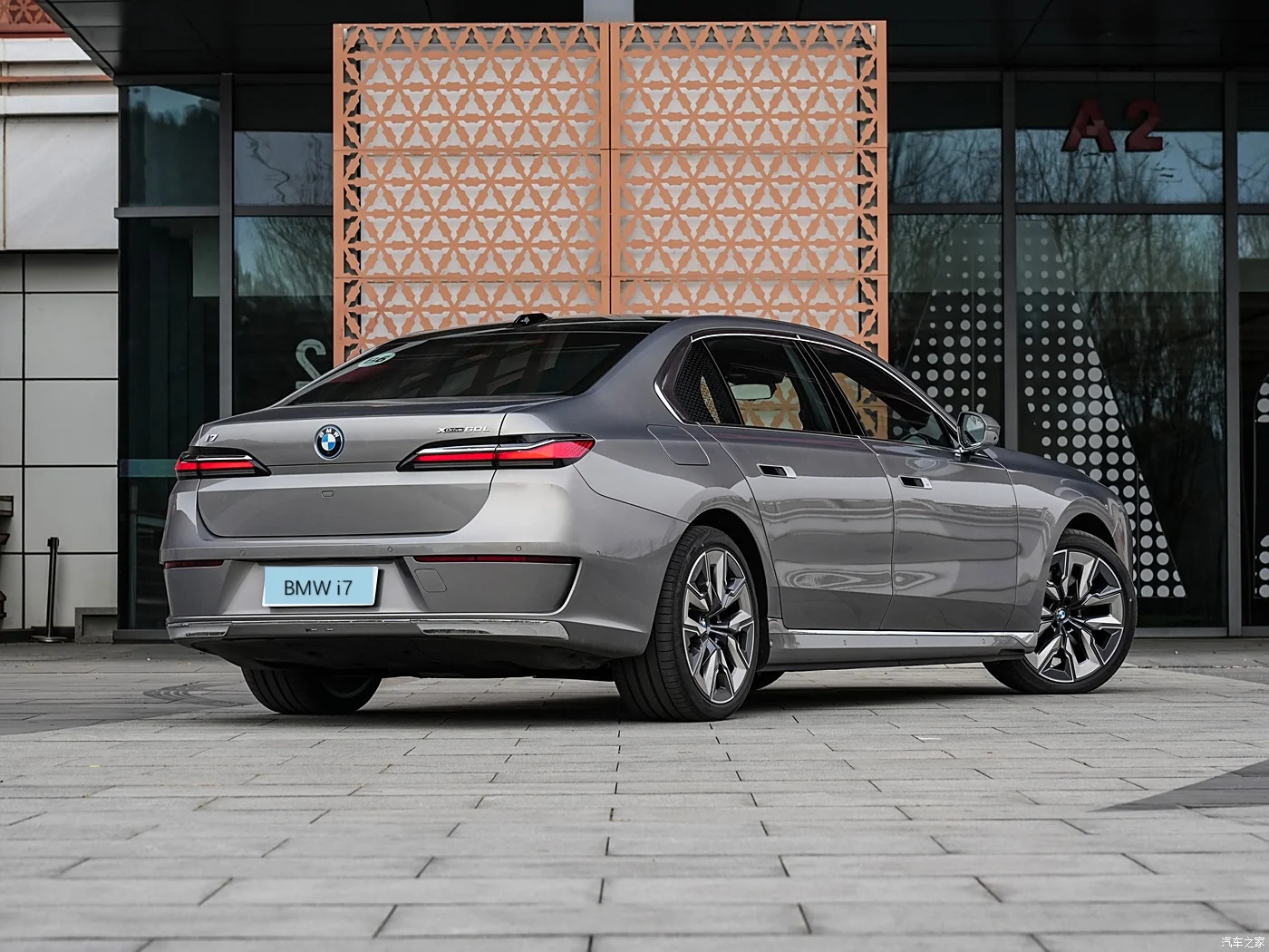 Лидер продаж 2024 роскошный электромобиль BMW i7 XDrive60L высокопроизводительный 4WD 335 кВт Чистая электрическая Новая энергия Подержанный автомобиль для