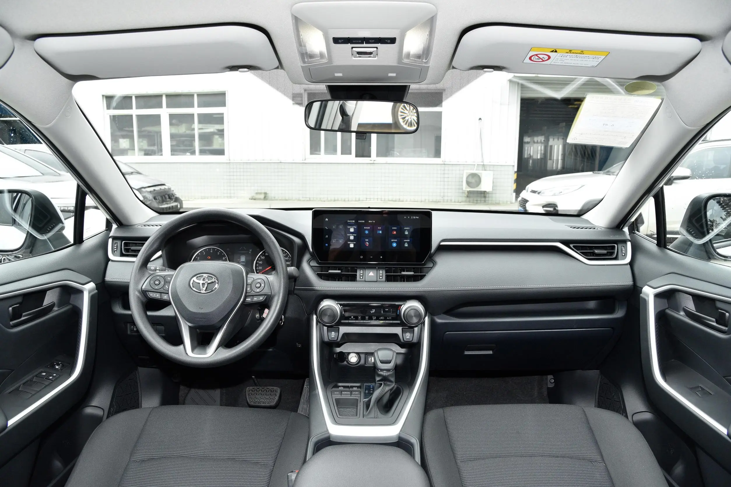 YK MOTORS TOYO.TA RAV 4 2.5L  L4 Hybrid Vertical Hinged Door Compact SUV