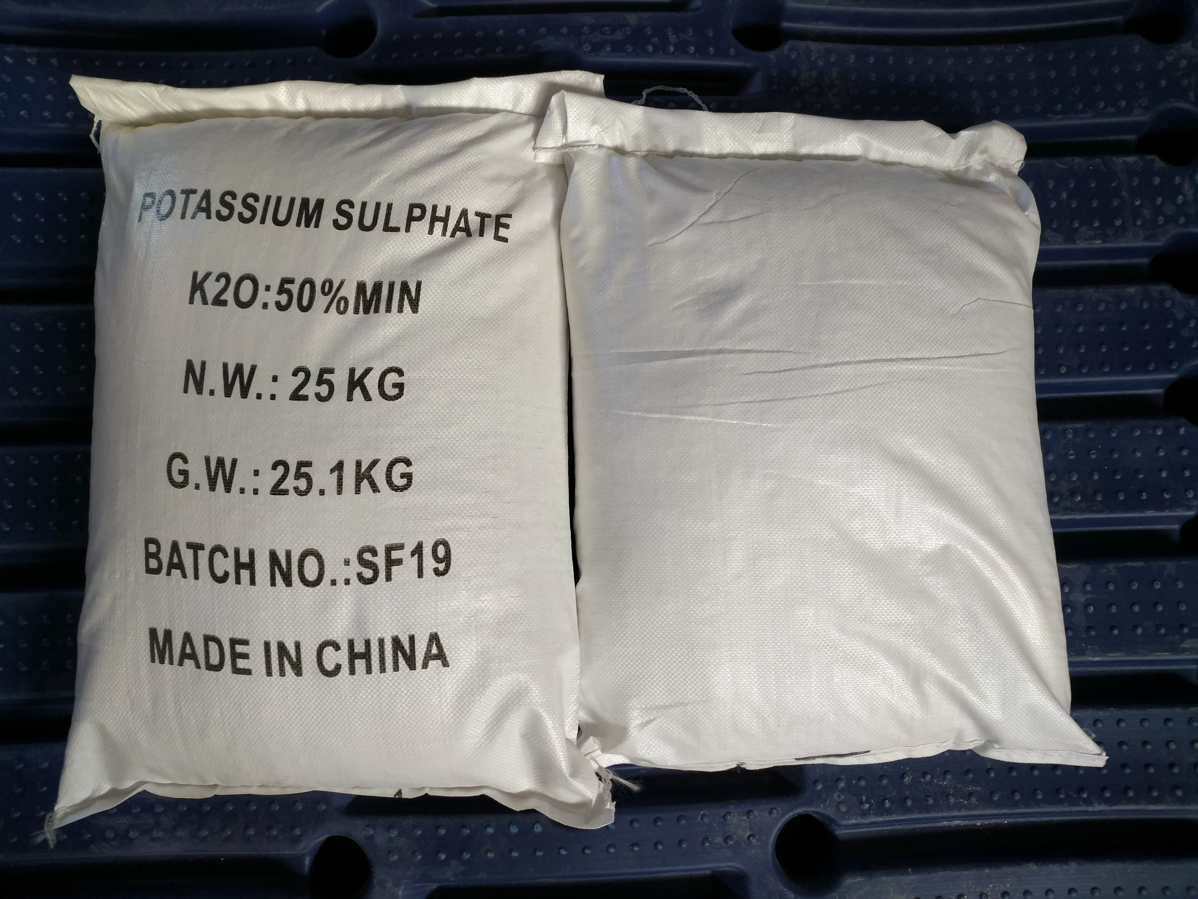 
potassium sulphate 0-0-50+18(S) water soluble 50% K2SO4 potash fertilizer price 