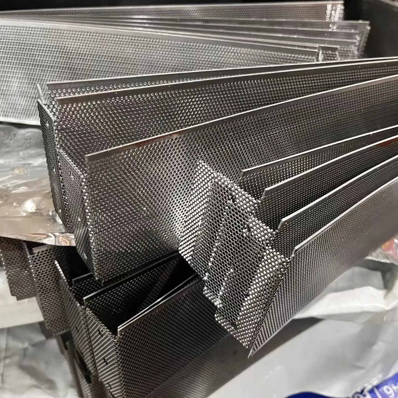 Customized Metal Wire Mesh Cover Stainless Steel Stamping Part Louder Speaker Cover Grill Mesh